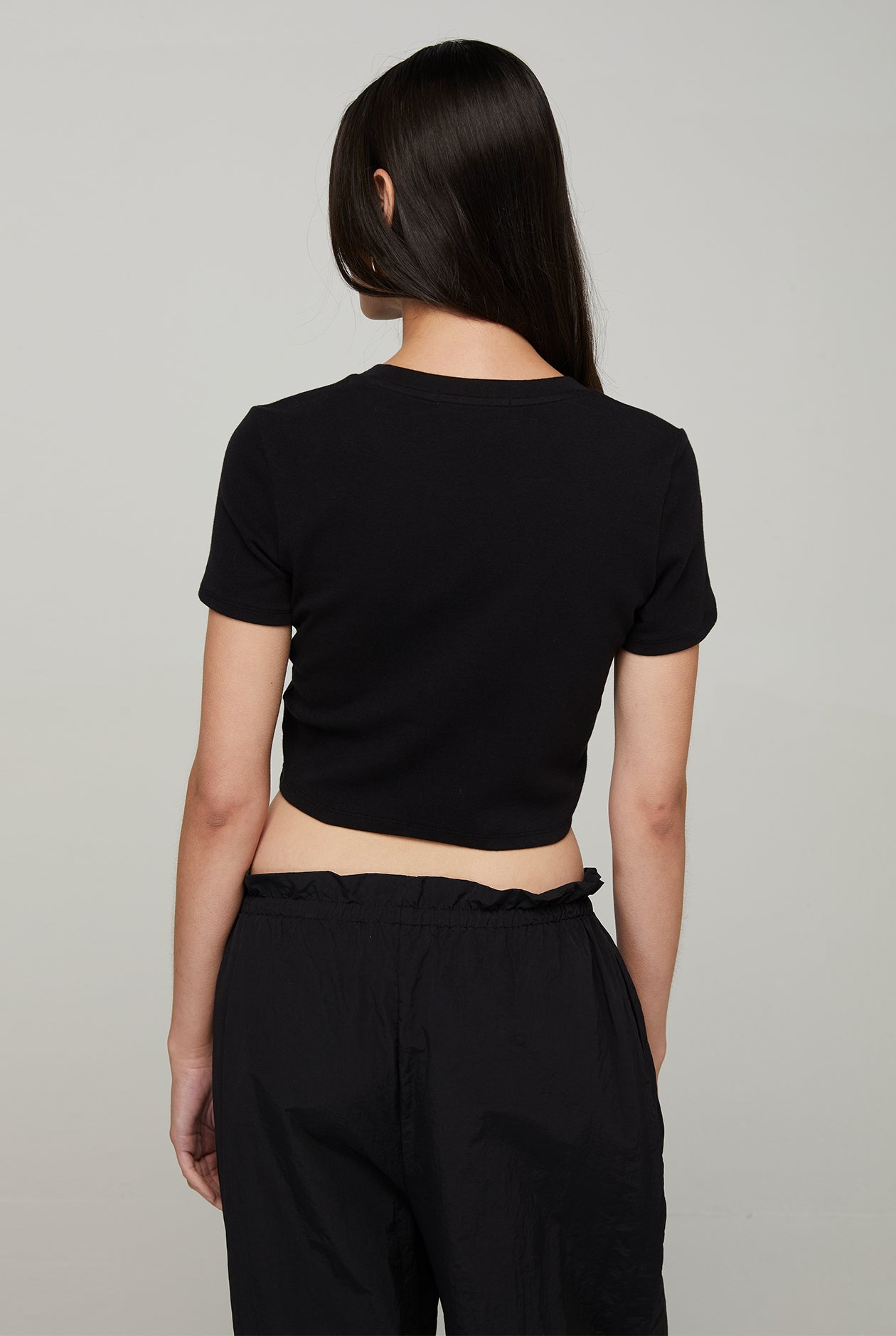 GHOST GRAPHIC CROPPED TEE