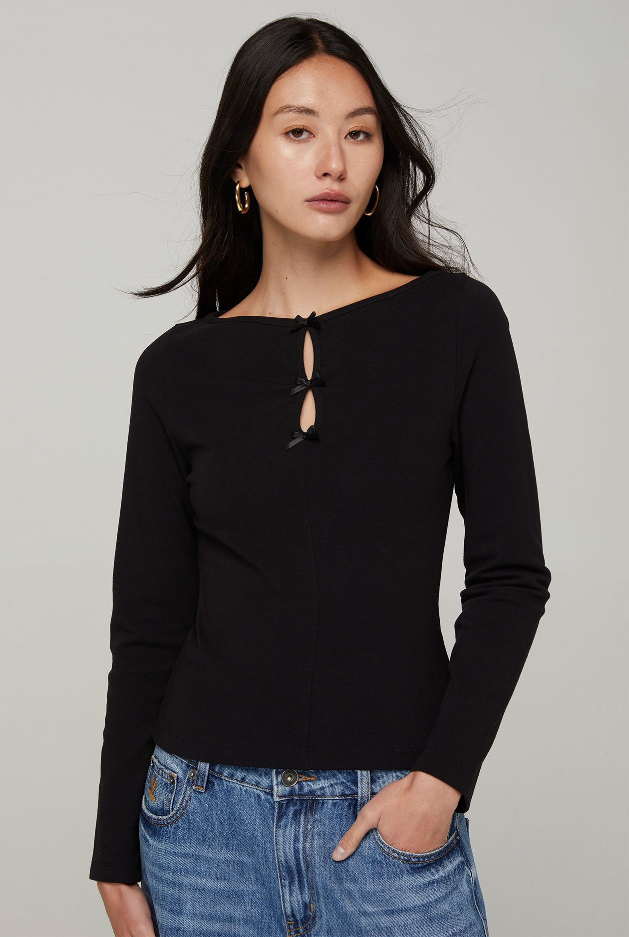 BOW DETAILS LONG SLEEVES TEE