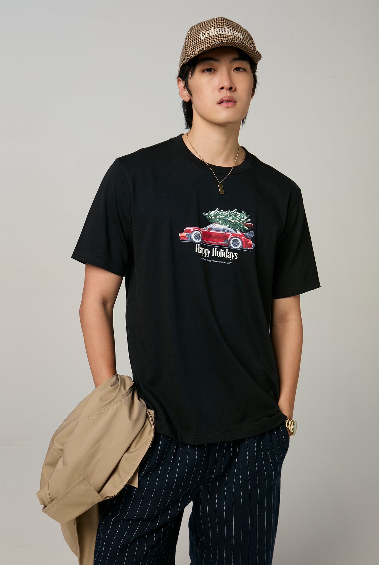 HAPPY HOLIDAY GRAPHIC TEE