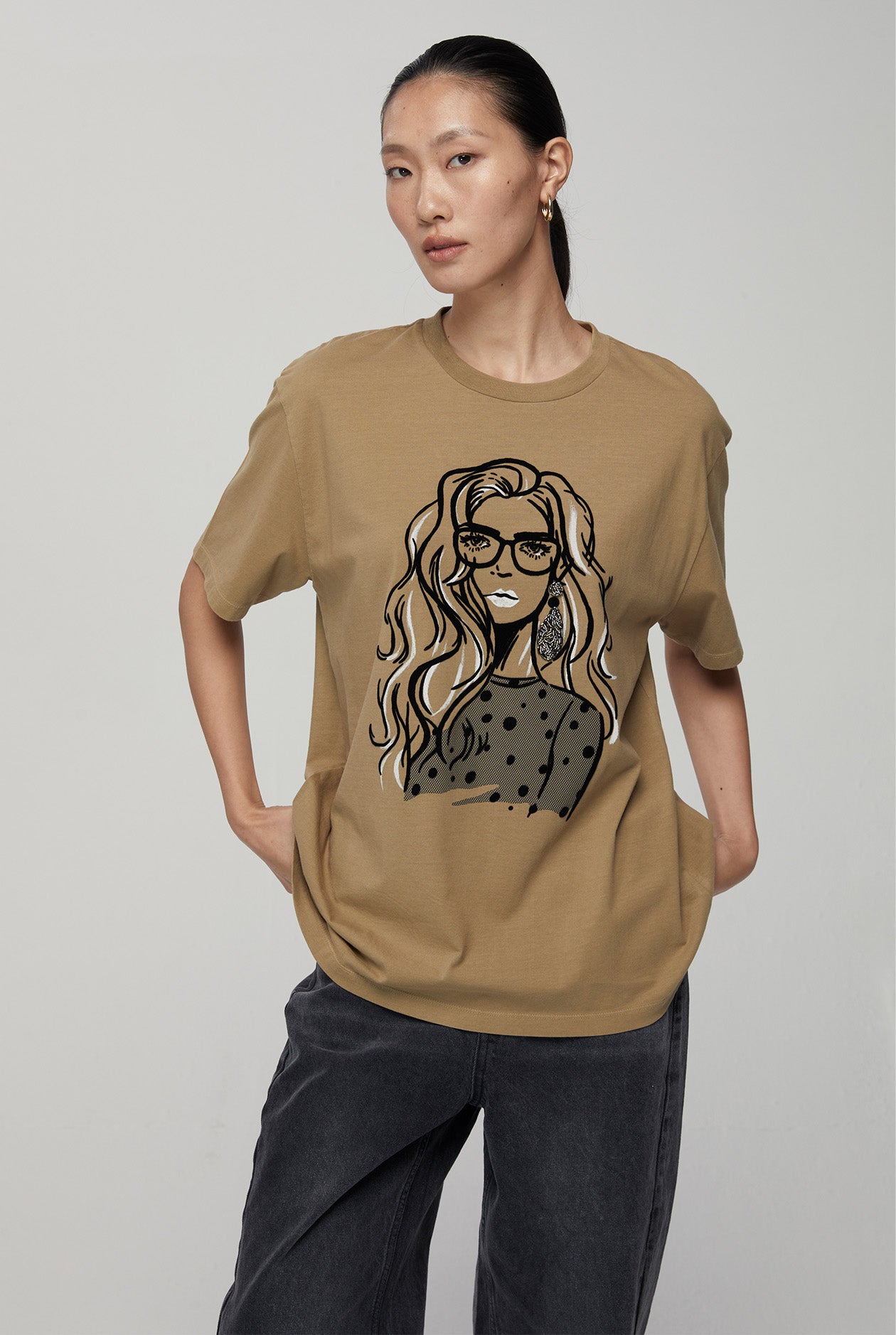 PORTRAIT GRAPHIC TEE