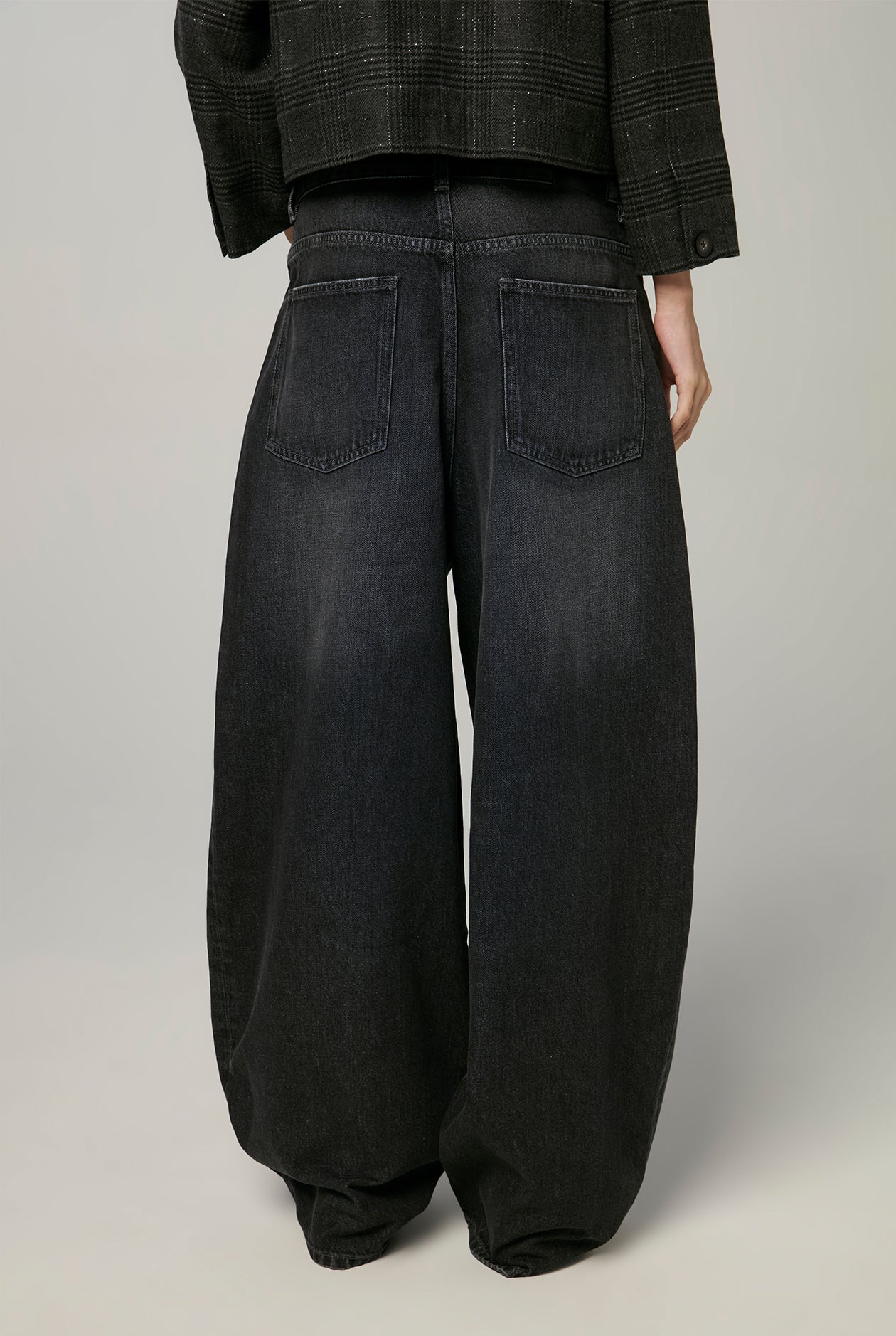 SUPER BAGGY LOW-RISE JEANS