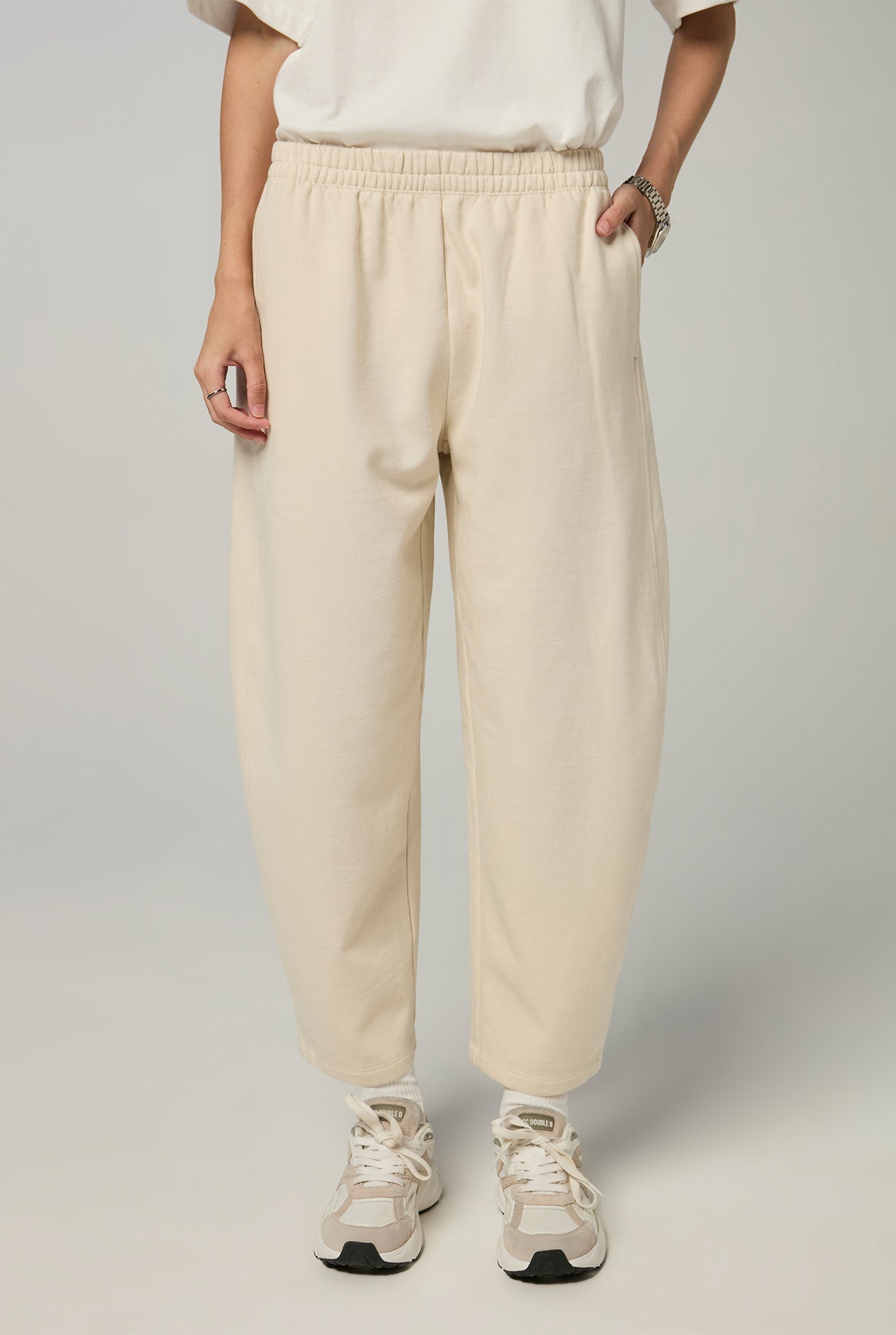 BARREL-LEG JOGGER PANTS