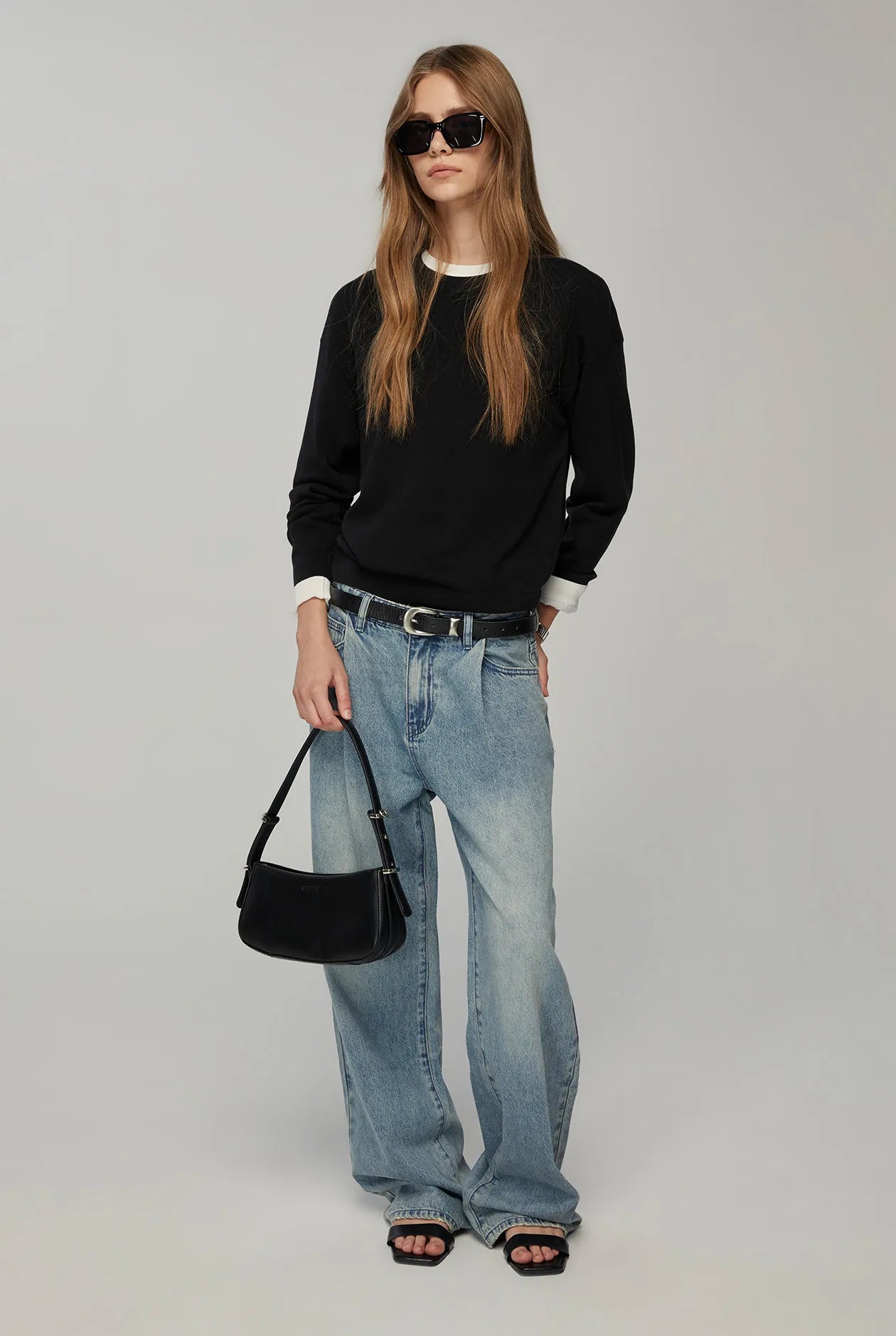 WIDE-LEG PLEATED JEANS