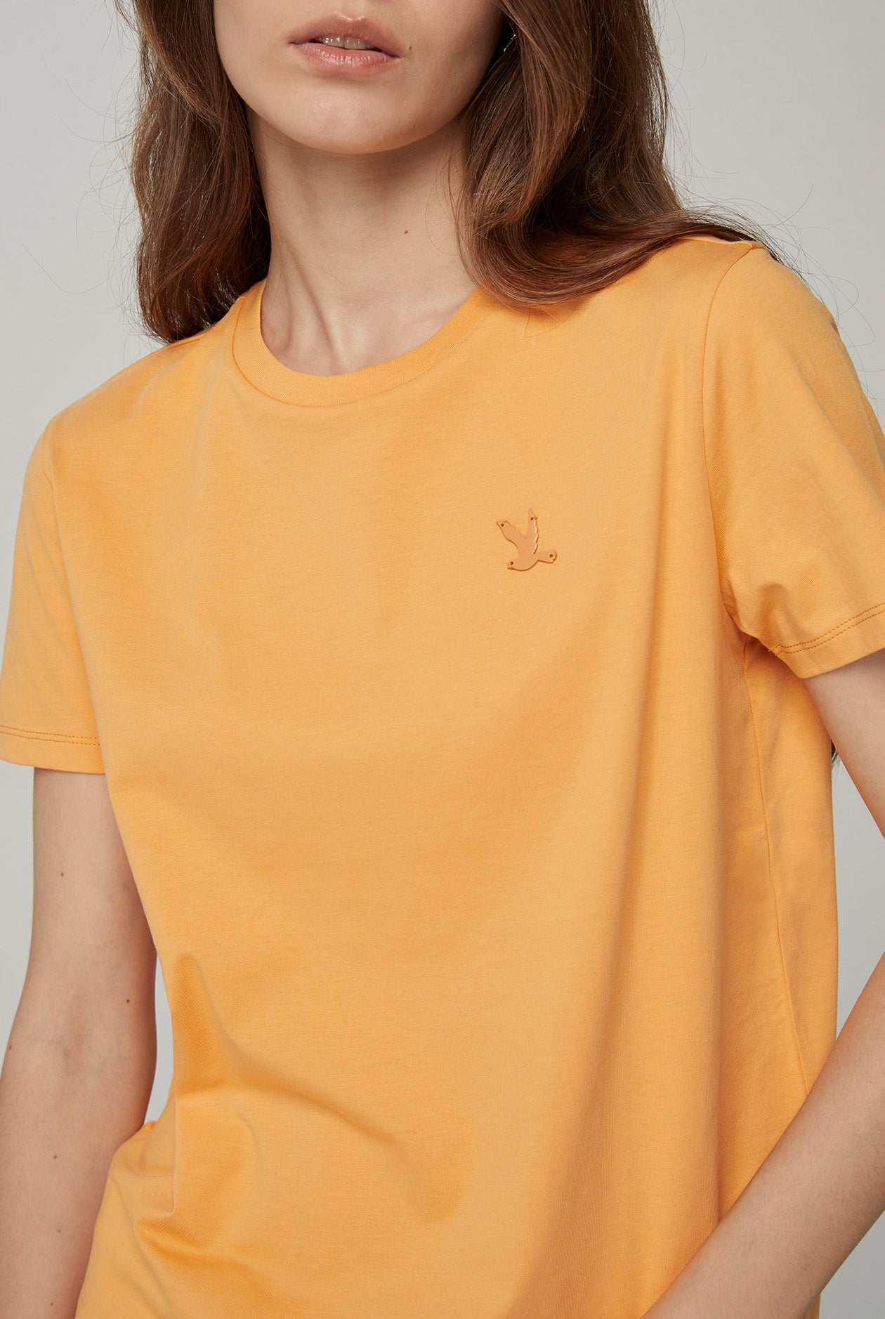 ON TONE BIRD LOGO SIGNATURE TEE