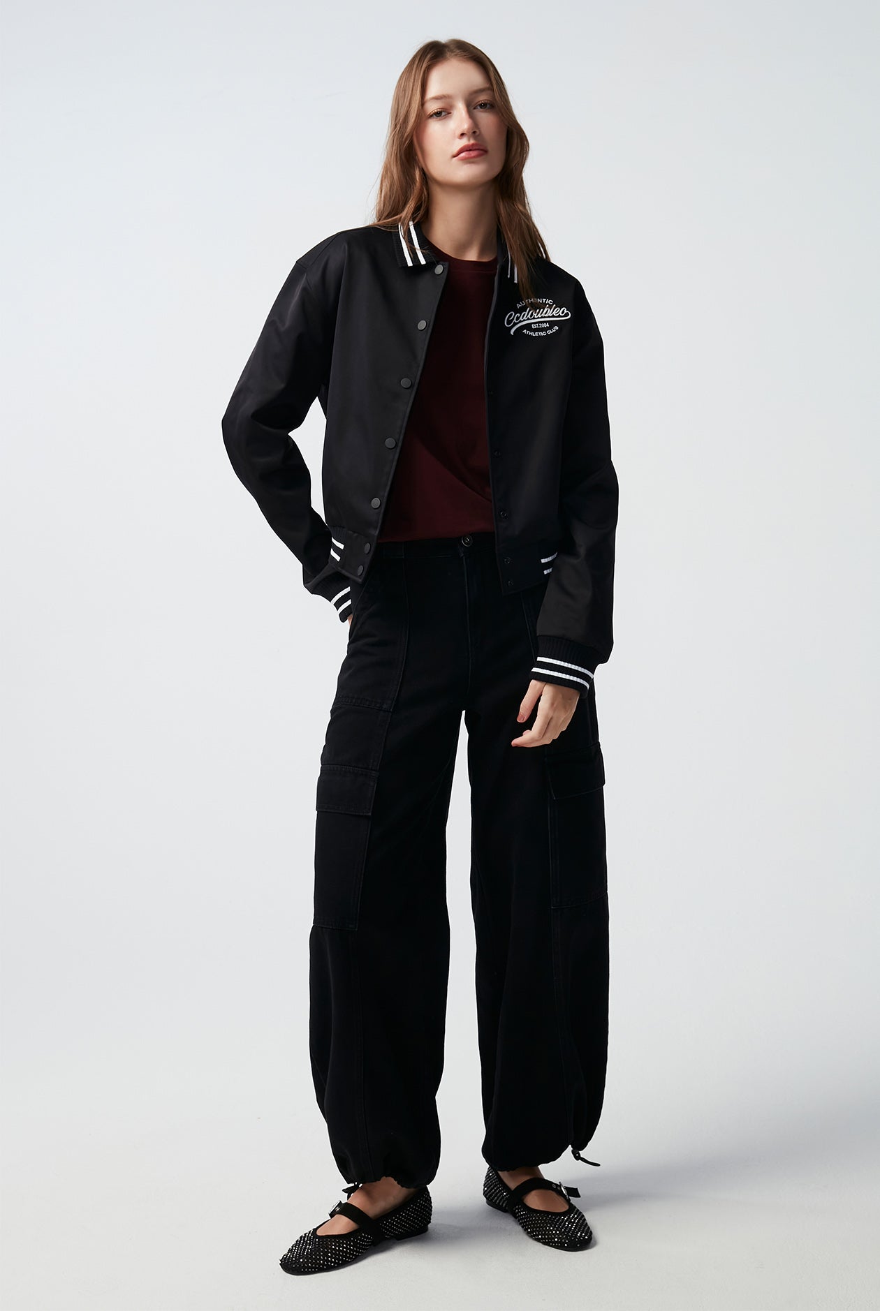 LOW-RISE CARGO JEANS