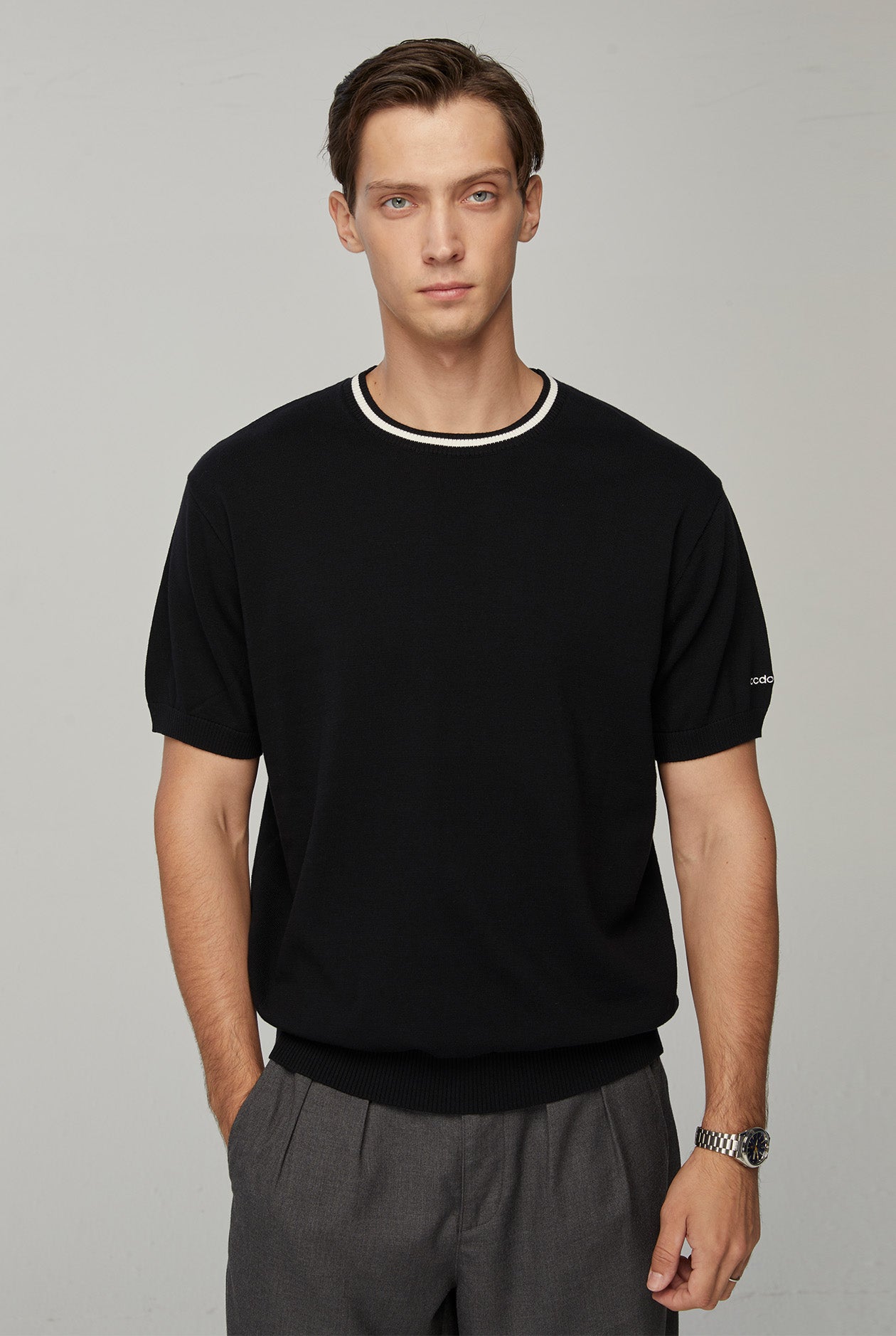 CONTRAST NECK KNITTED TEE