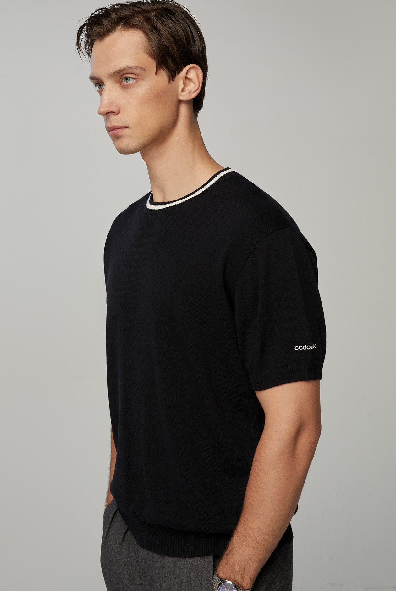 CONTRAST NECK KNITTED TEE