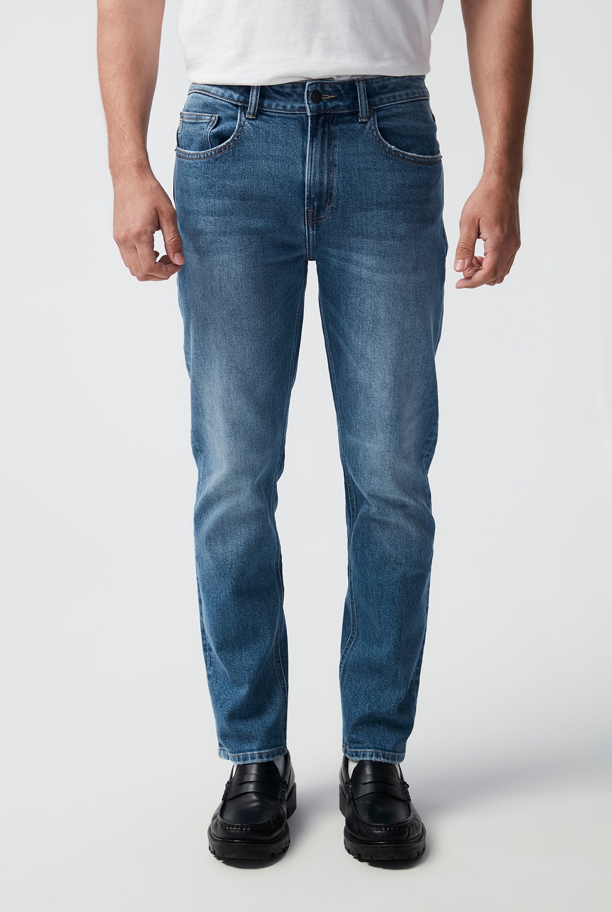 LIGHT BLUE WASH SLIM FIT JEANS