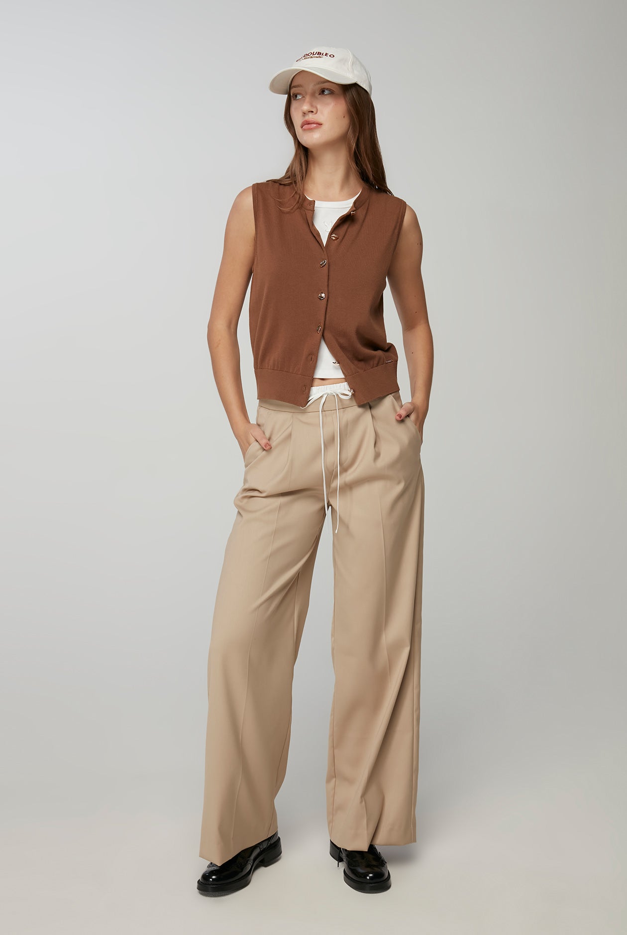 FINE-KNITTED VEST