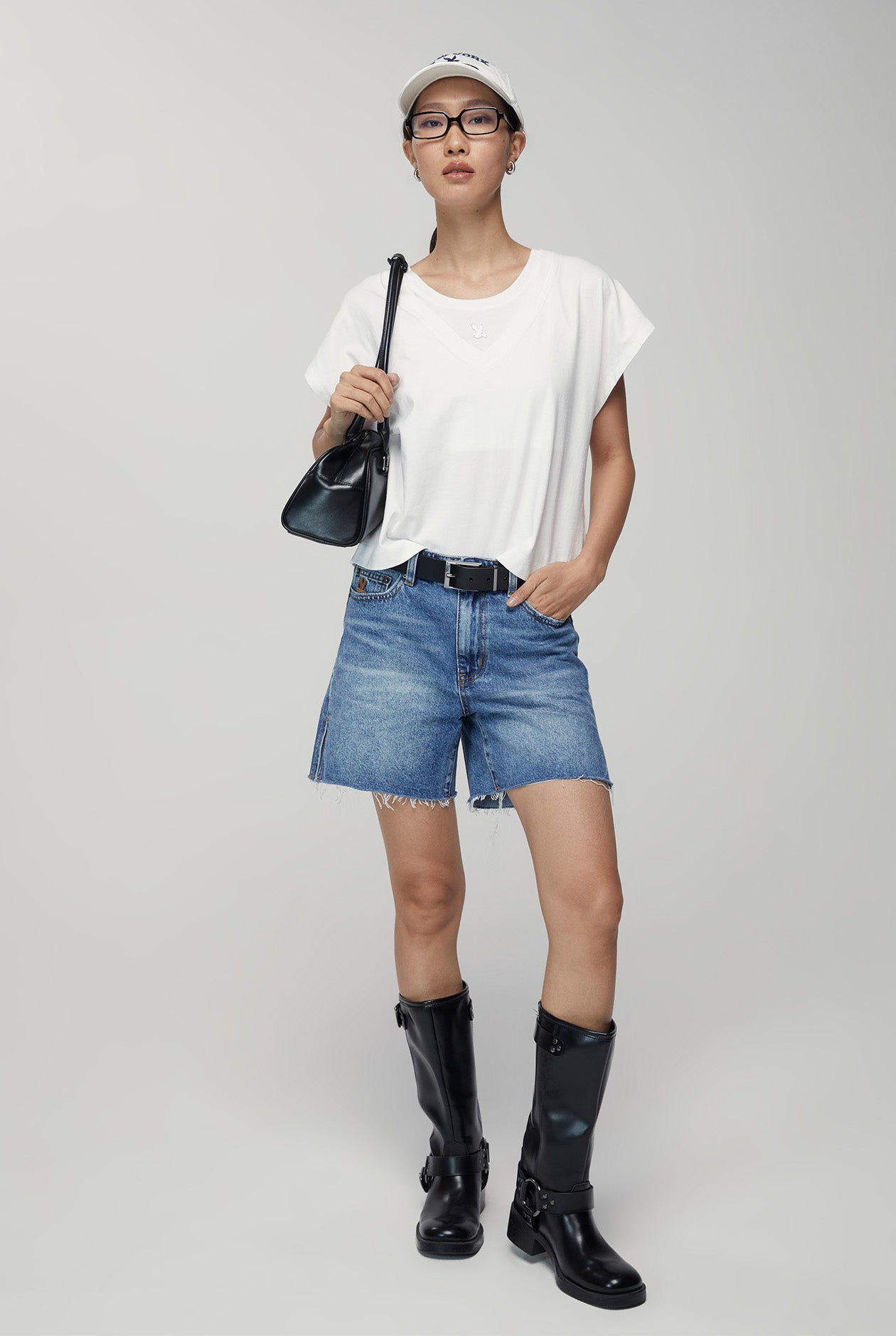 V-NECK CROPPED TEE