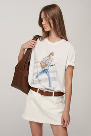 WOMAN CROSSING STREET GRAPHIC TEE