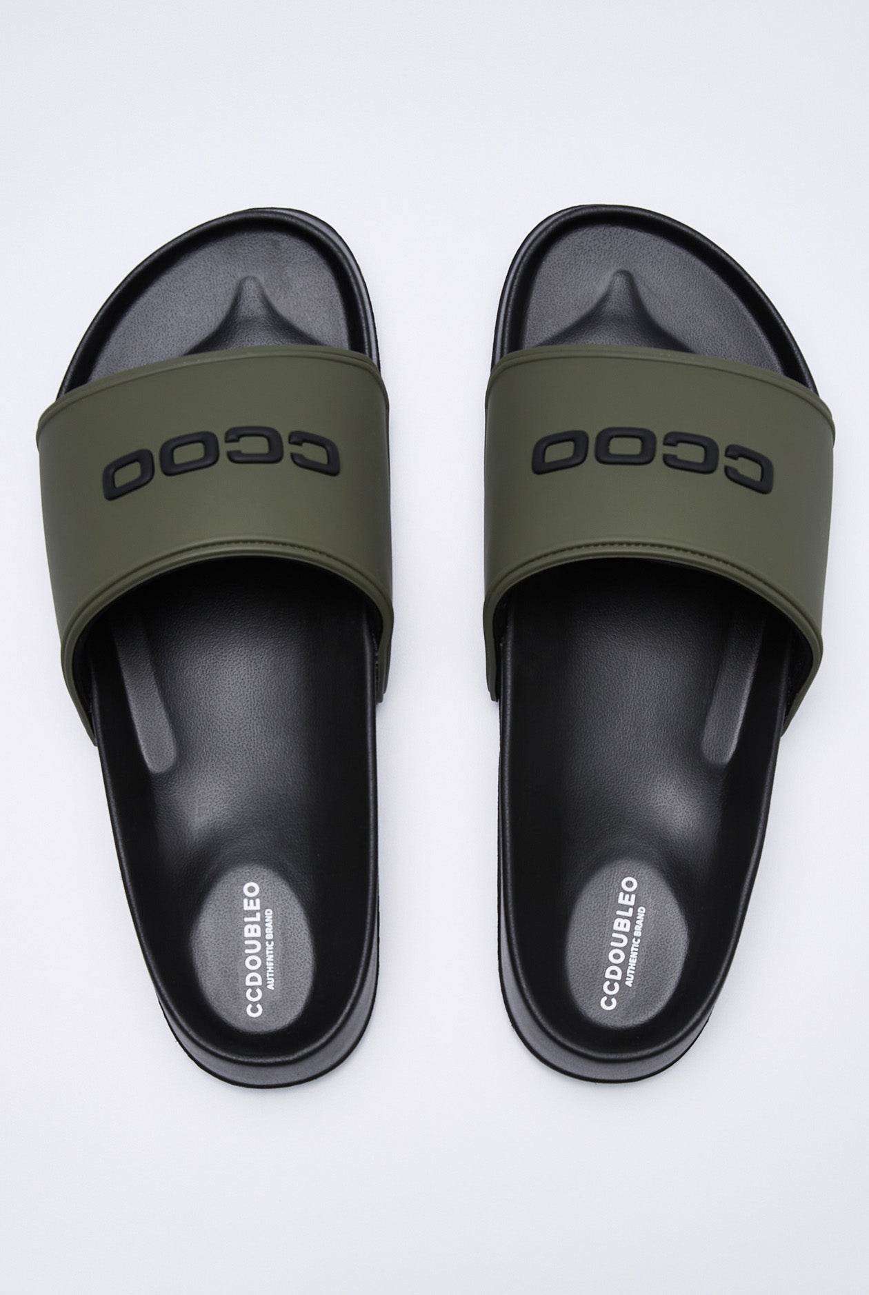 CONTRAST LOGO SLIDE SANDALS