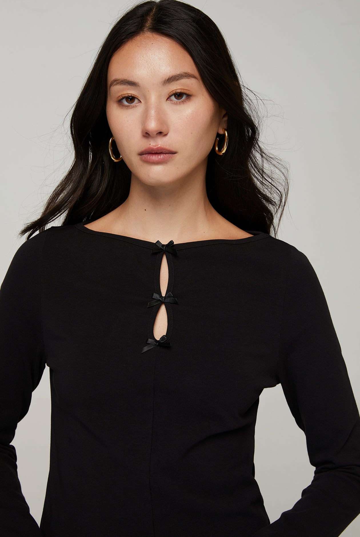 BOW DETAILS LONG SLEEVES TEE