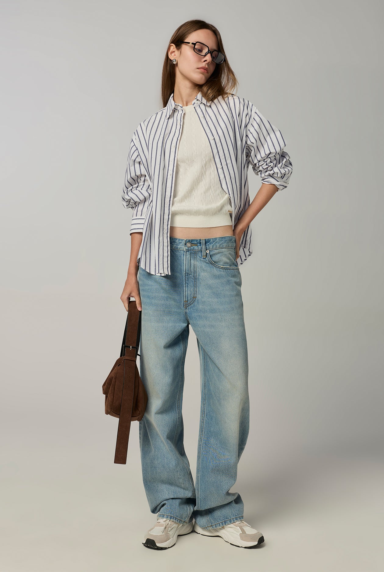 LOW-RISE BAGGY JEANS