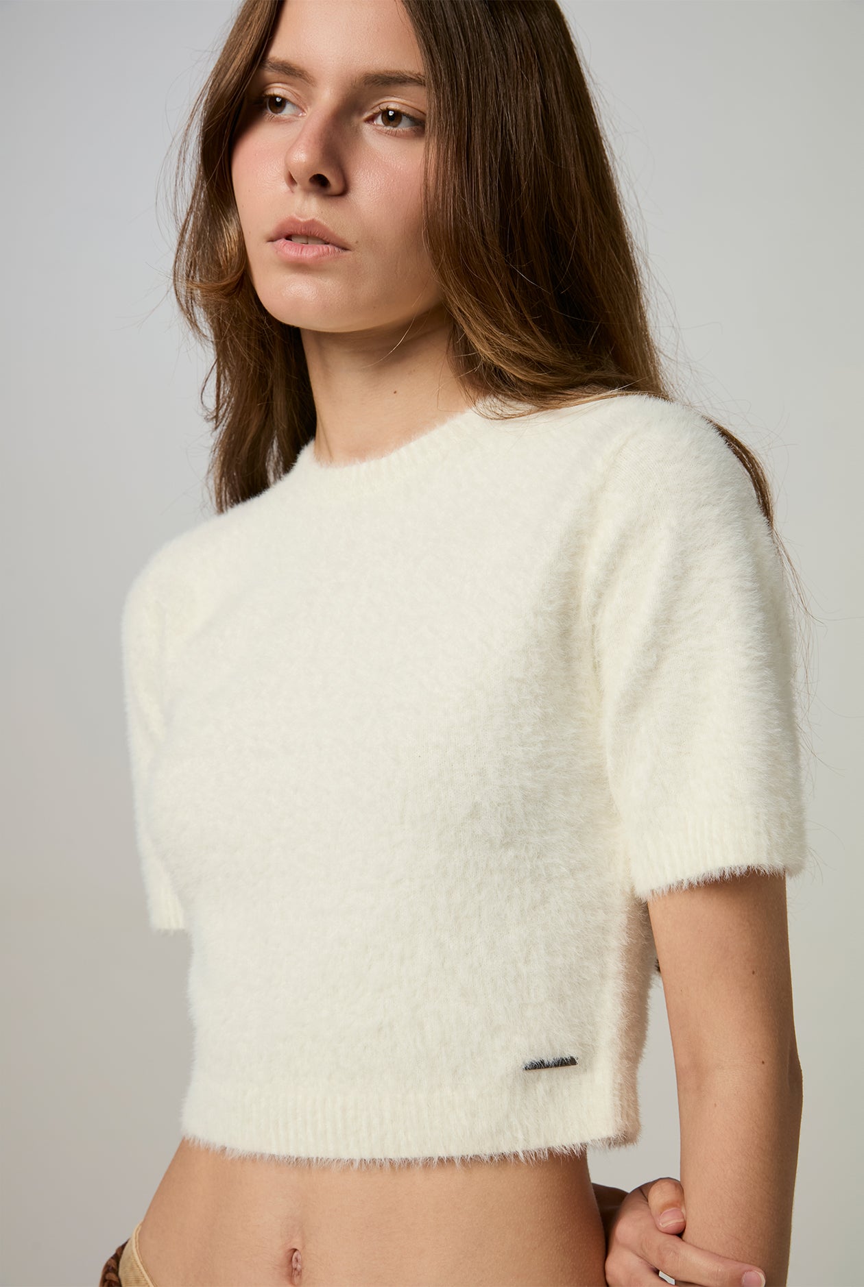 CROPPED FUZZY KNITTED TOP