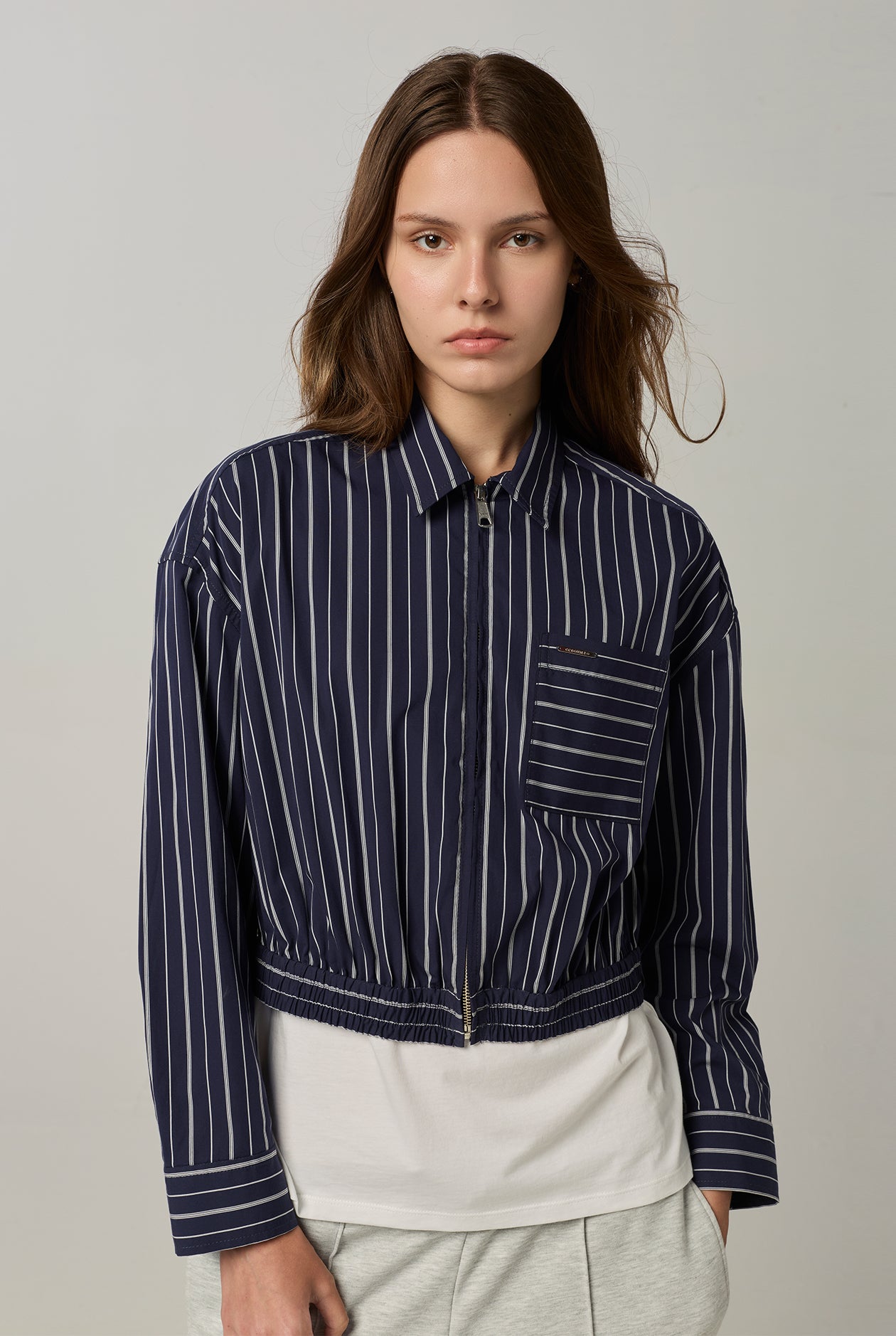 ZIP-UP STRIPE CROPPED SHIRT