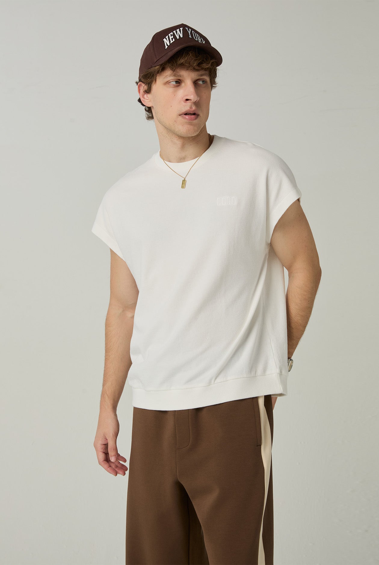 RELAXED KNIT SLEEVELESS TOP