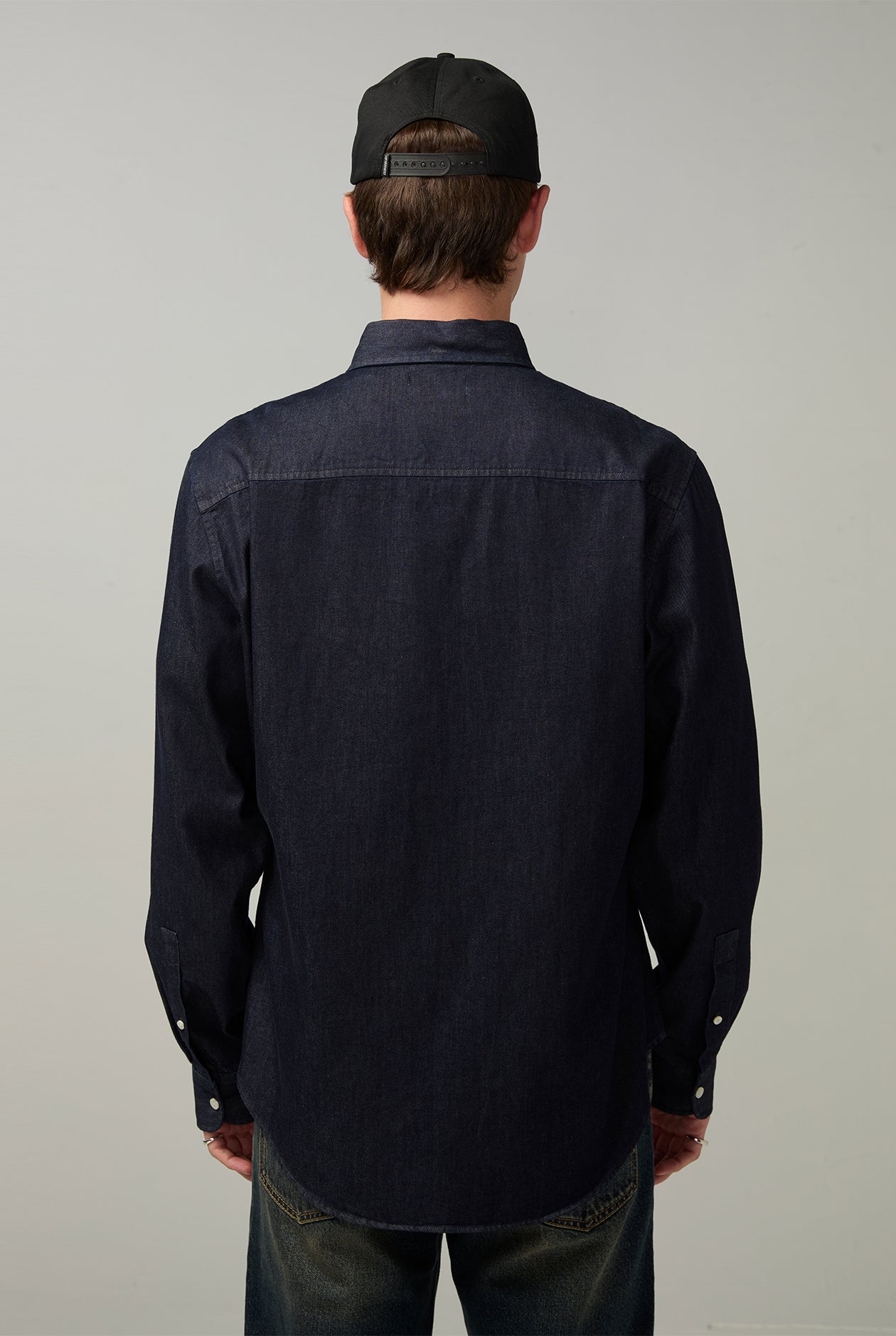 LONG SLEEVE CHAMBRAY SHIRT