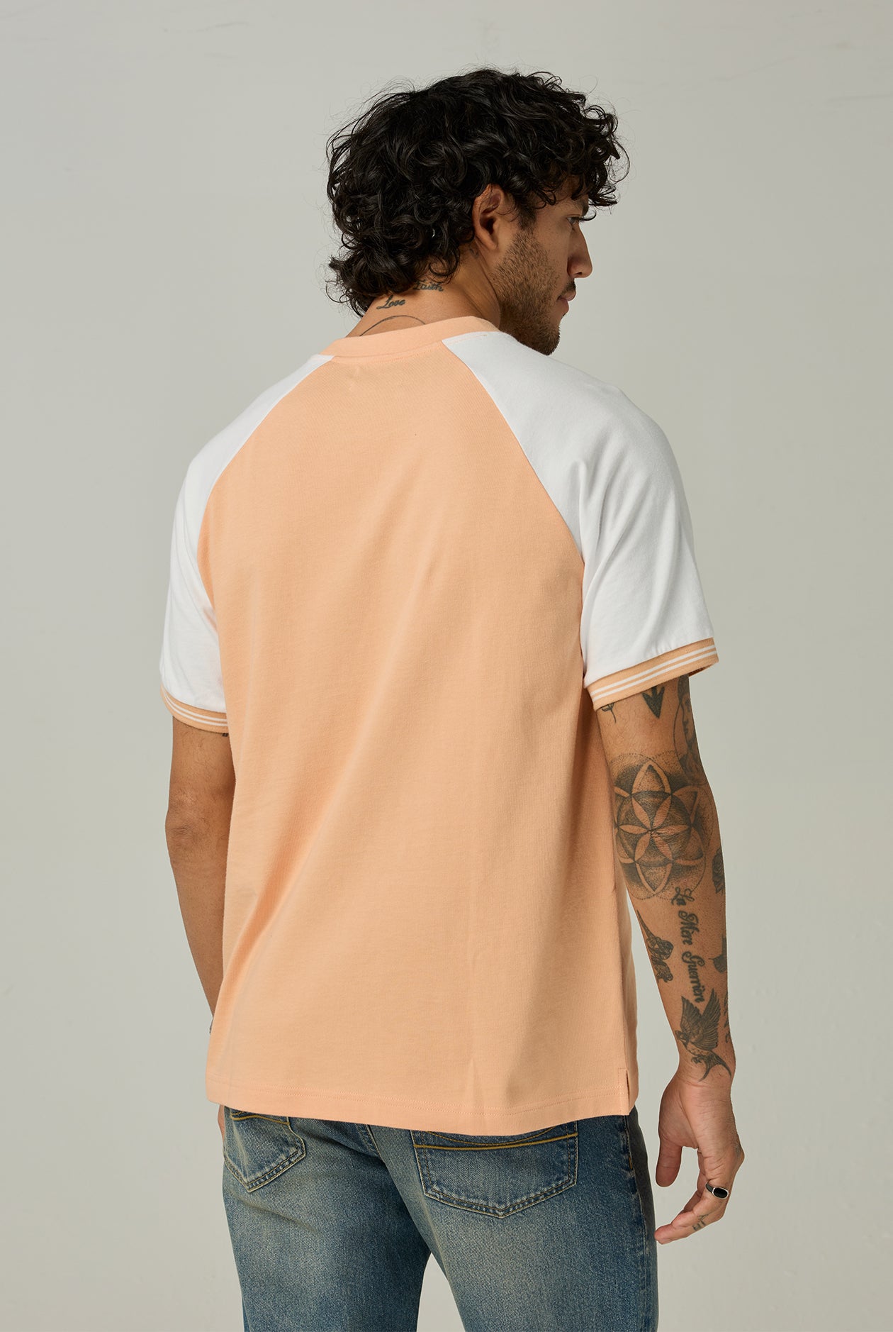 RELAXED-FIT RAGLAN TEE