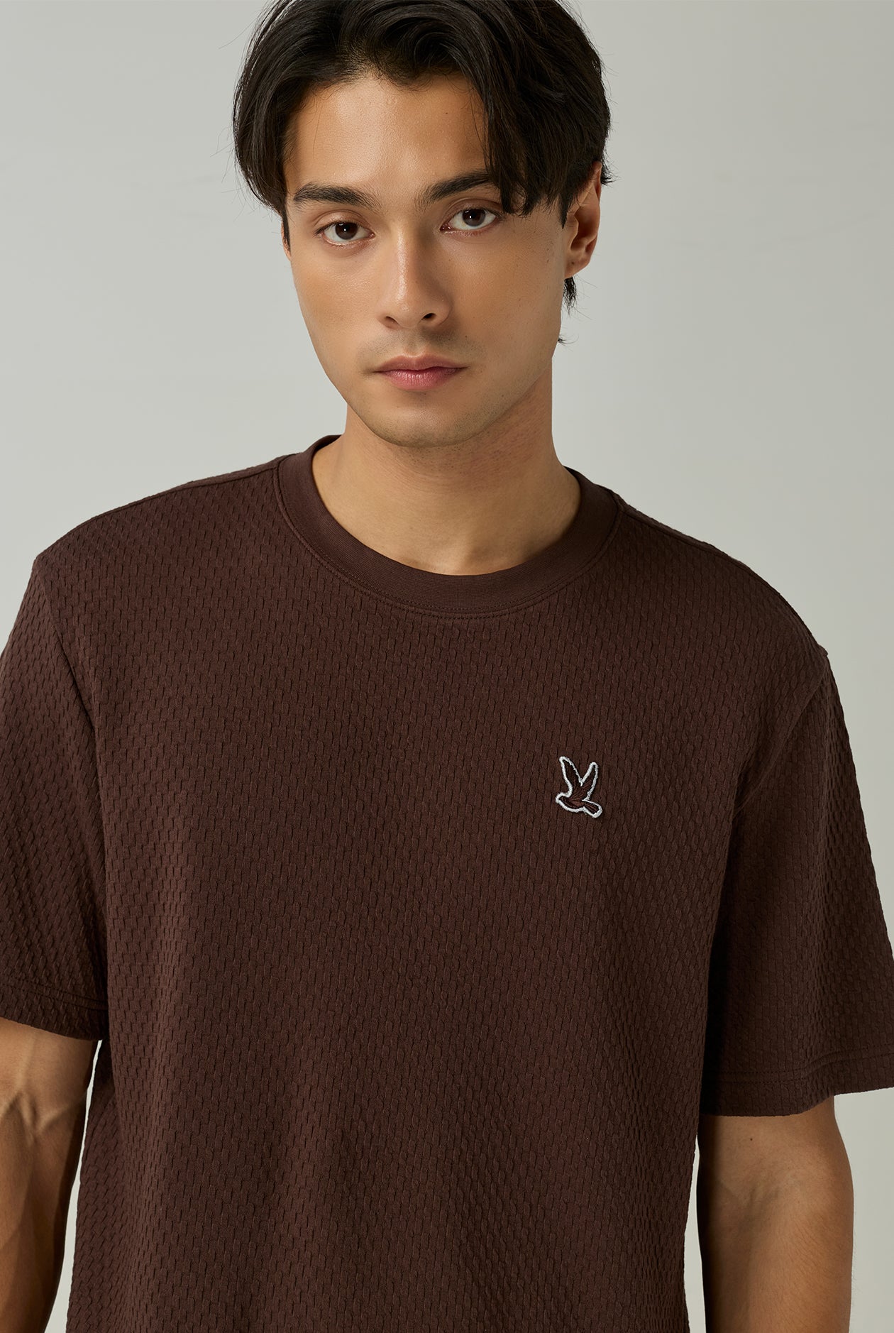 TEXTURED WITH LOGO EMBROIDERY TEE