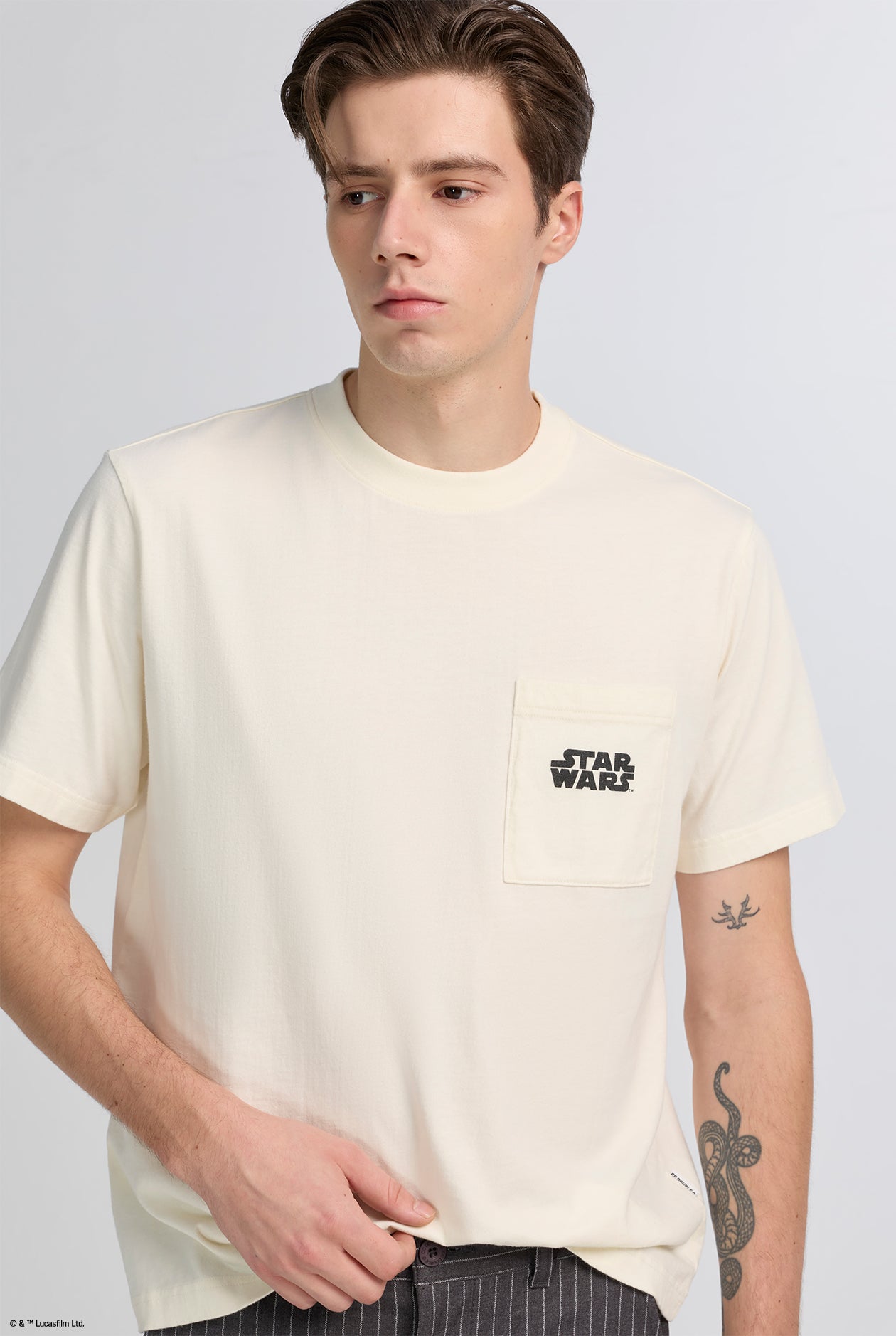 STAR WARS MANDALORIAN SHADOW TEE