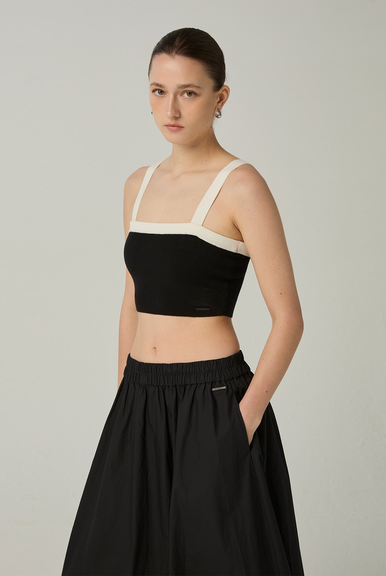 CONTRAST KNITTED CROP TOP