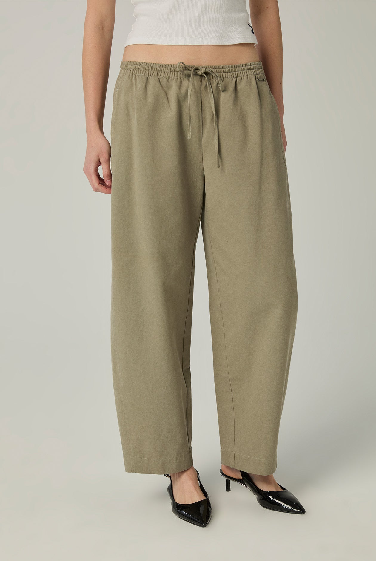 COTTON TWILL BARREL DRAWSTRING TROUSERS