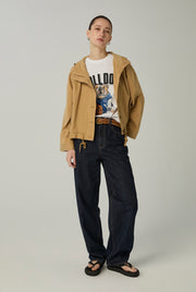 BULLDOG BASKETBALL GRAPHIC TEE