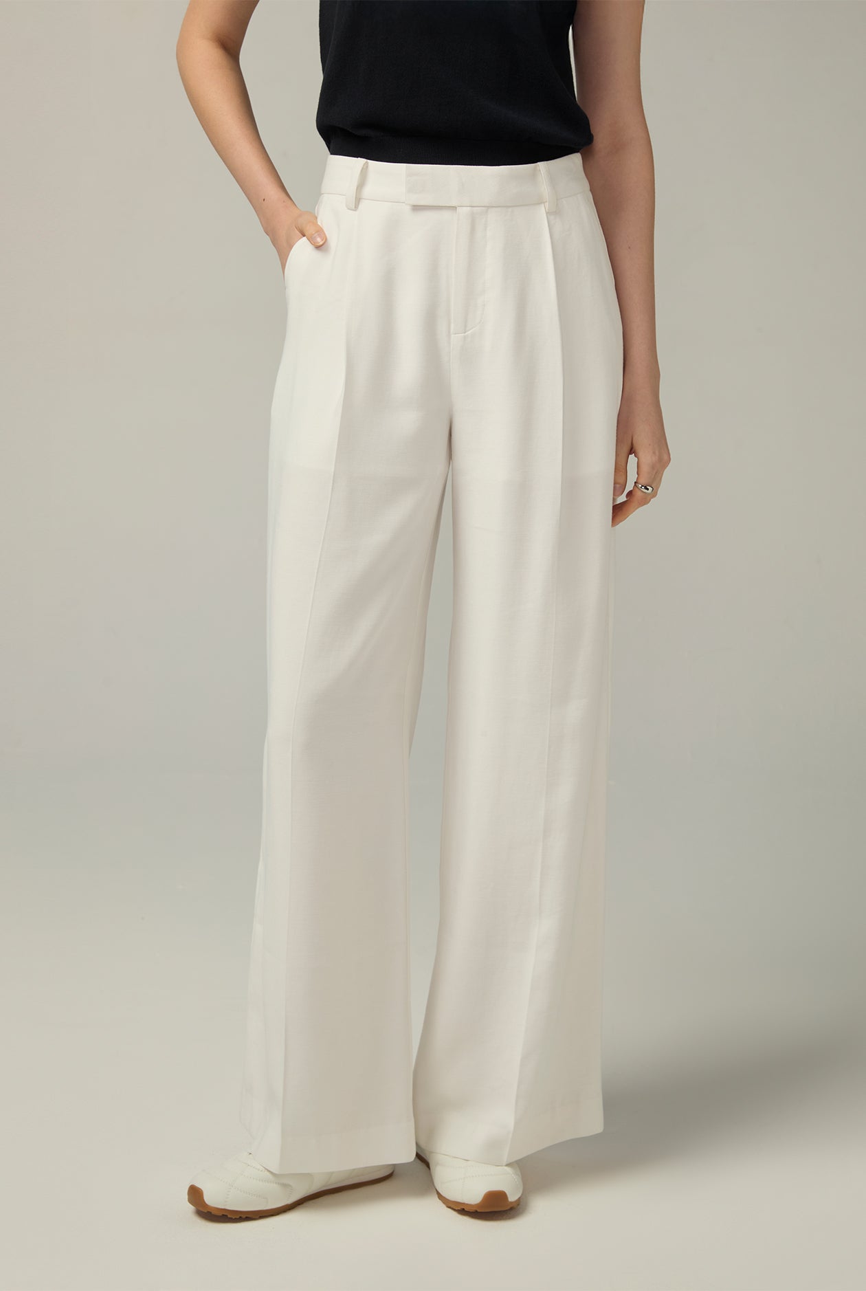 CLASSIC STRAIGHT-LEG PANTS