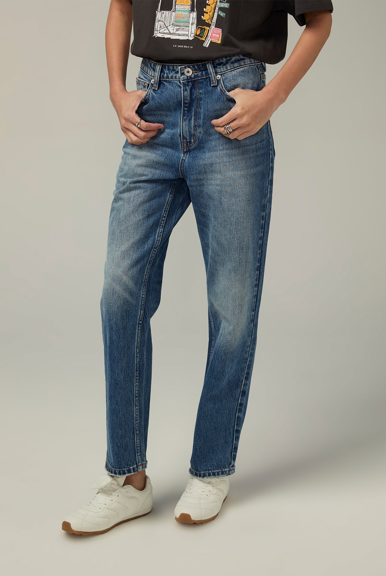 LIGHT BLUE WASH STRAIGHT LEG JEANS Blue / 30