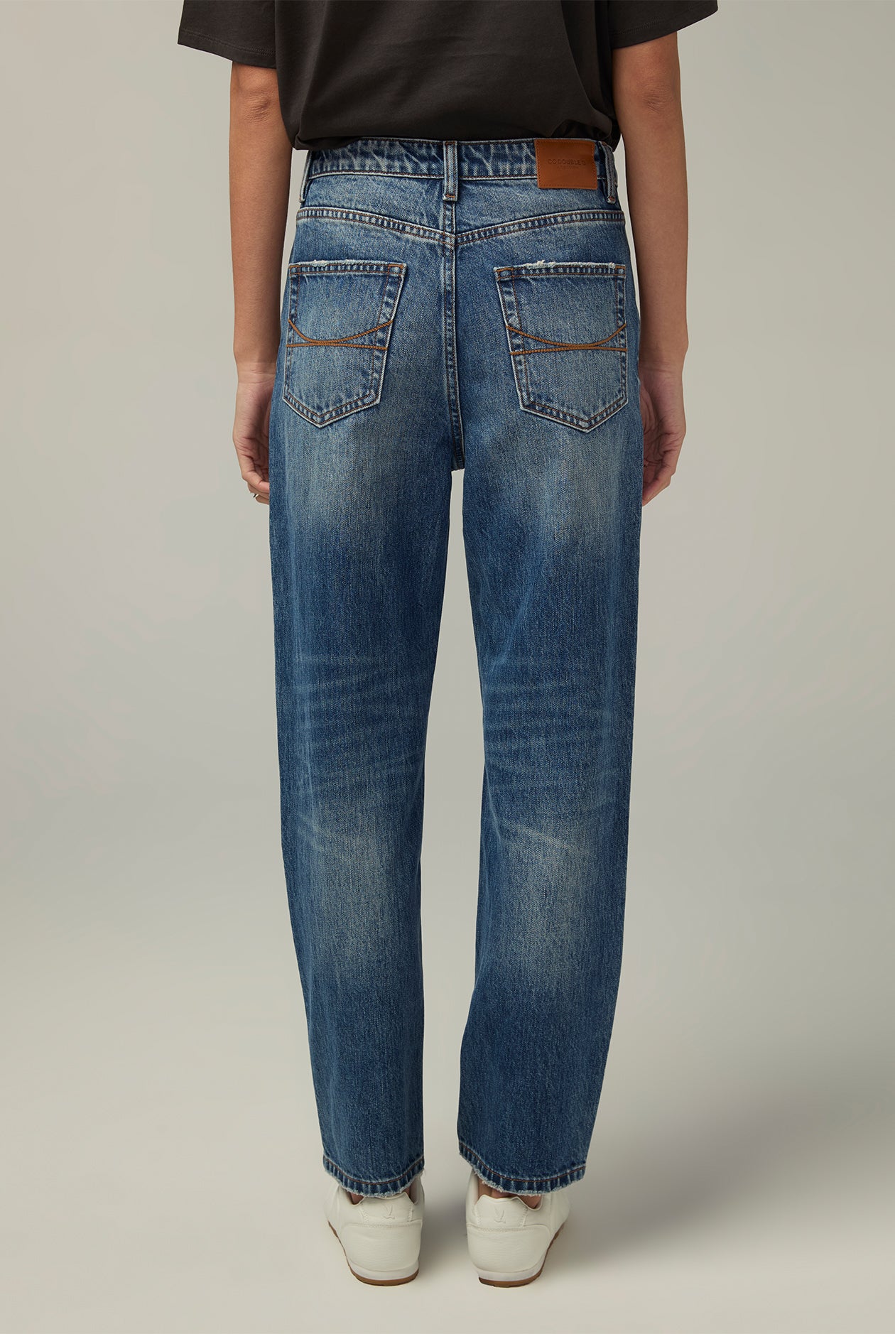 LIGHT BLUE WASH STRAIGHT LEG JEANS Blue / 30