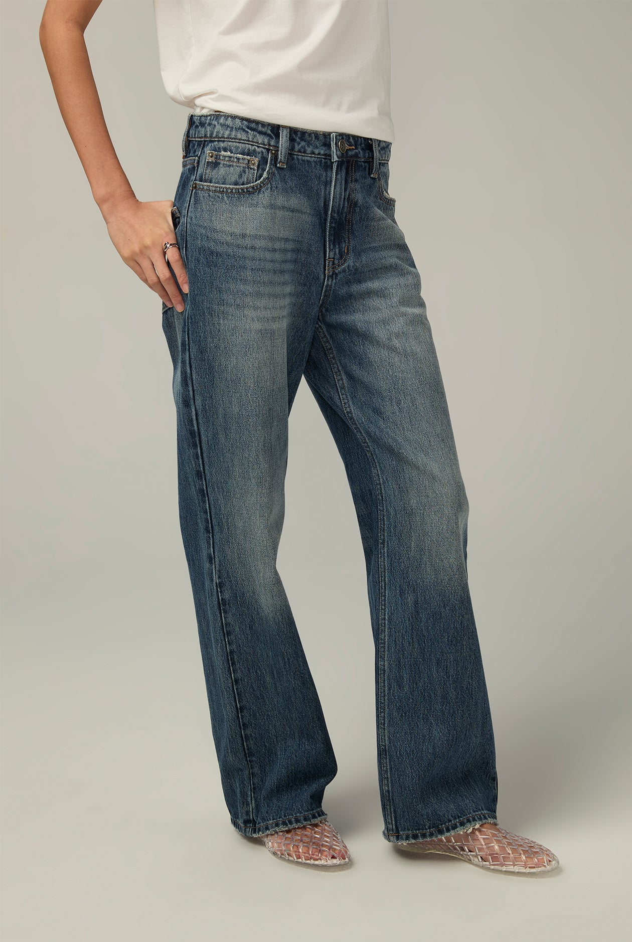 LIGHT BLUE WASH STRAIGHT LEG JEANS Blue / 30