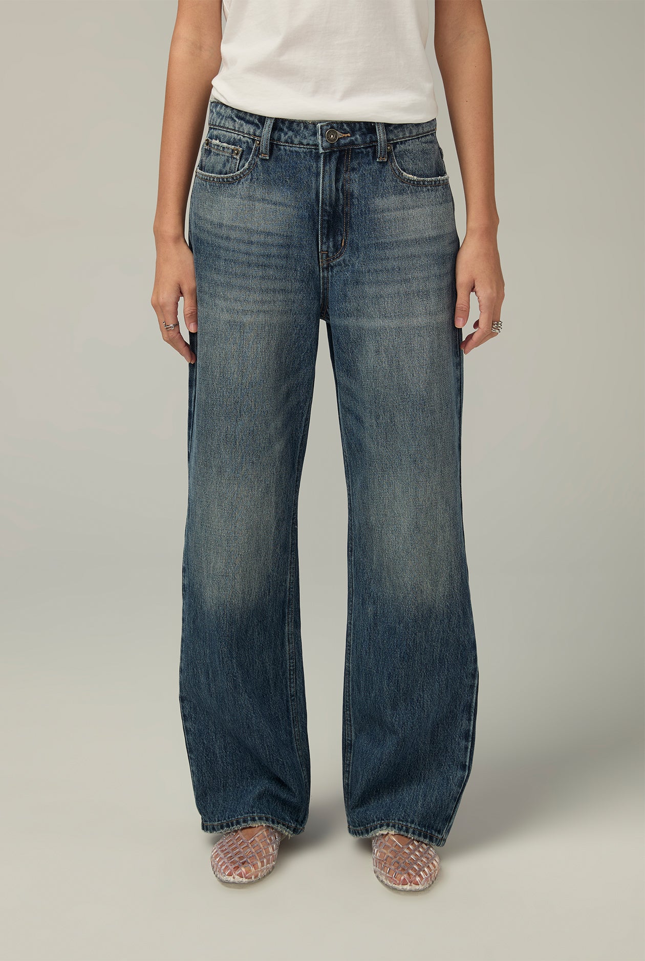 LIGHT BLUE WASH STRAIGHT LEG JEANS Blue / 30