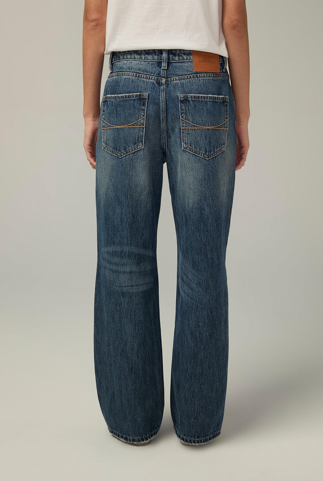 LIGHT BLUE WASH STRAIGHT LEG JEANS Blue / 30