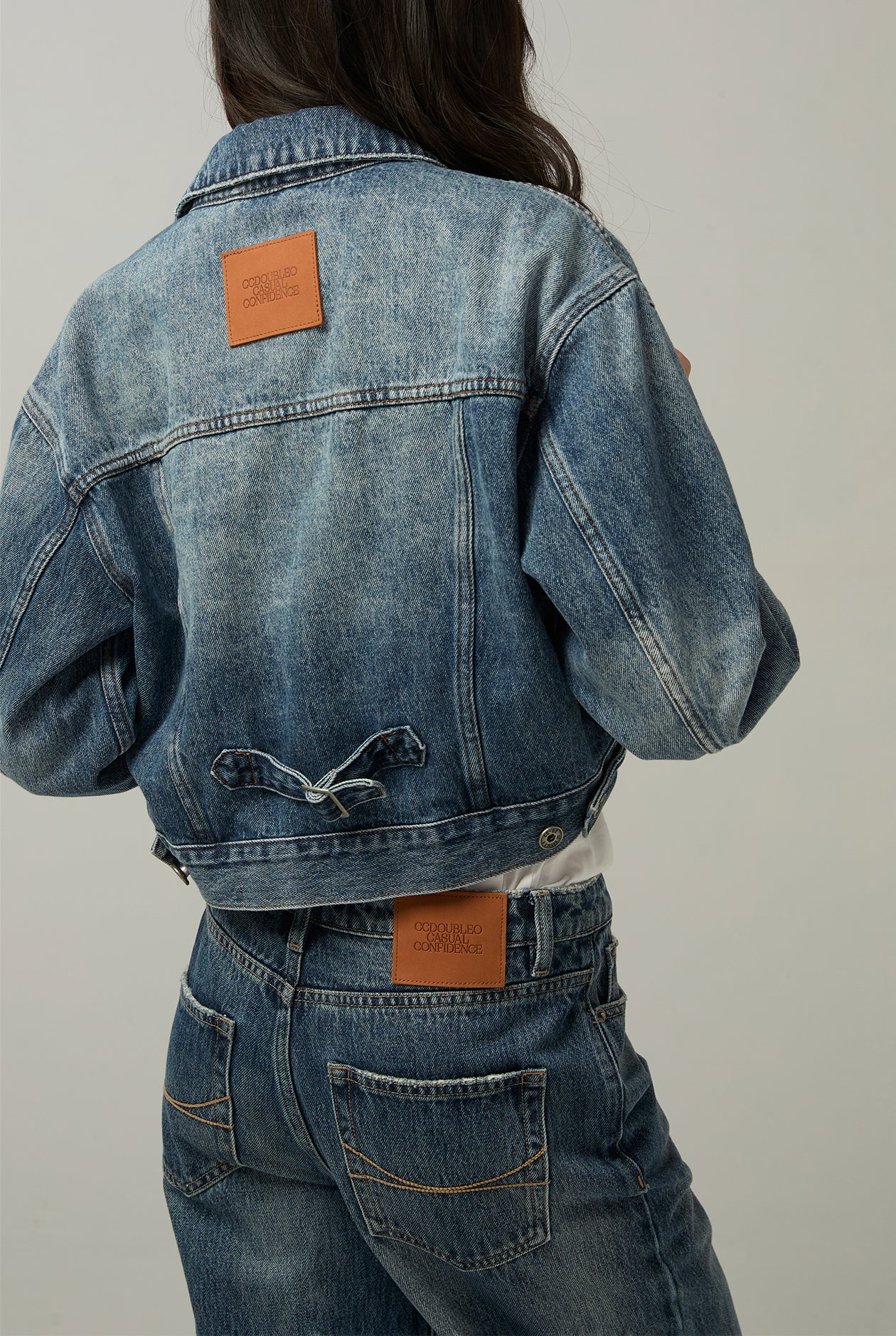 LIGHT BLUE WASH STRAIGHT LEG JEANS Blue / 30