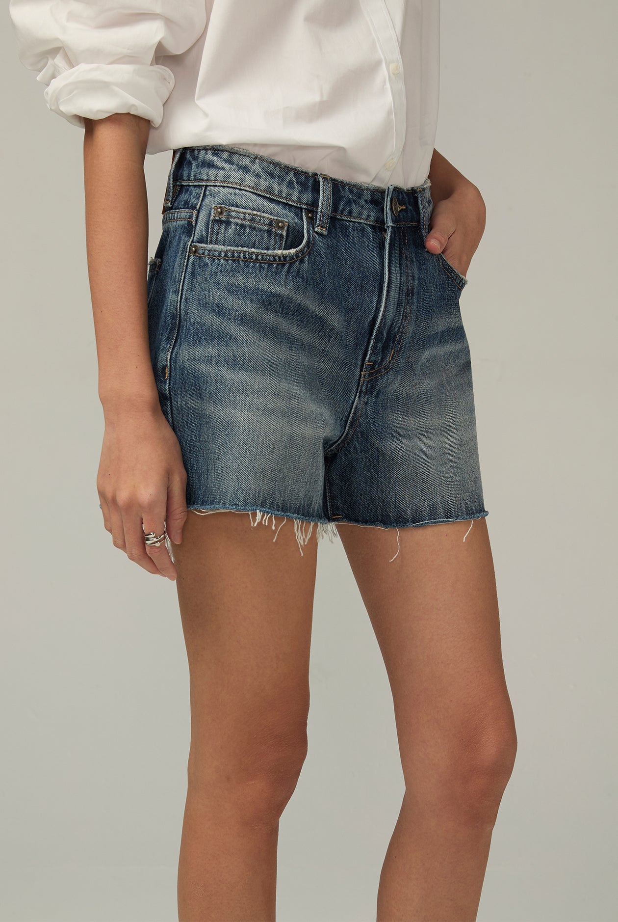 LIGHT BLUE WASH DENIM SHORTS Blue / 30
