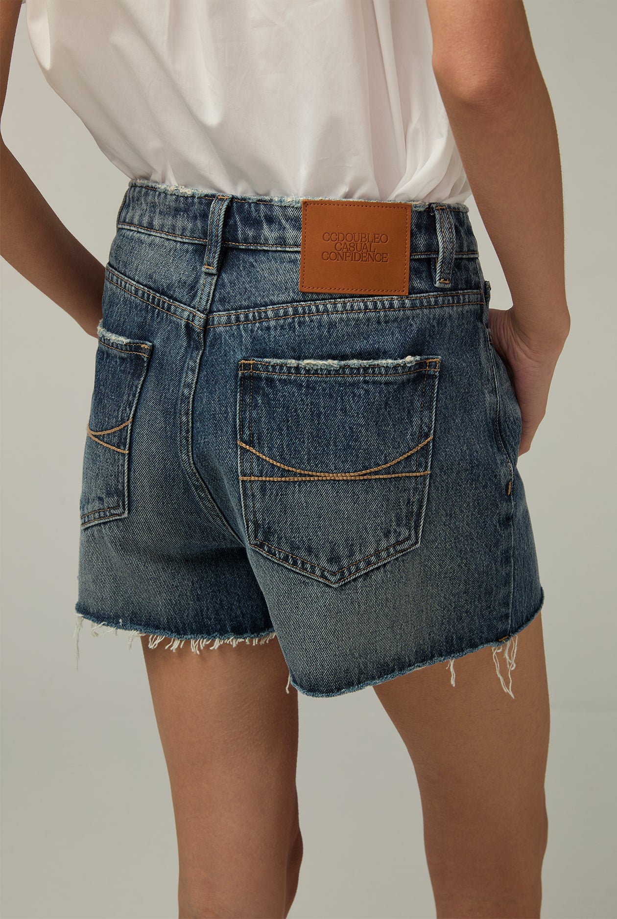 LIGHT BLUE WASH DENIM SHORTS Blue / 30