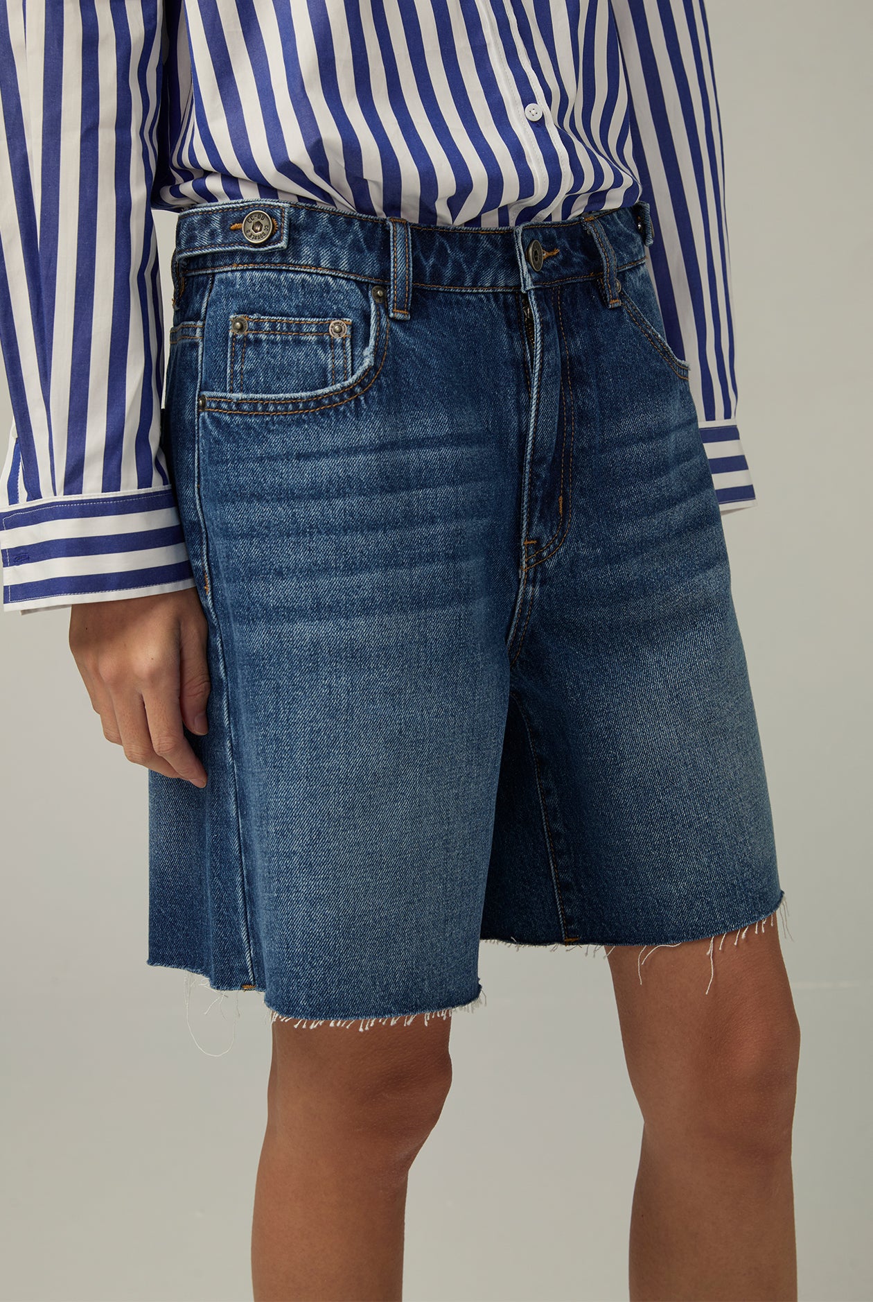 LIGHT BLUE WASH DENIM SHORTS Blue / 30