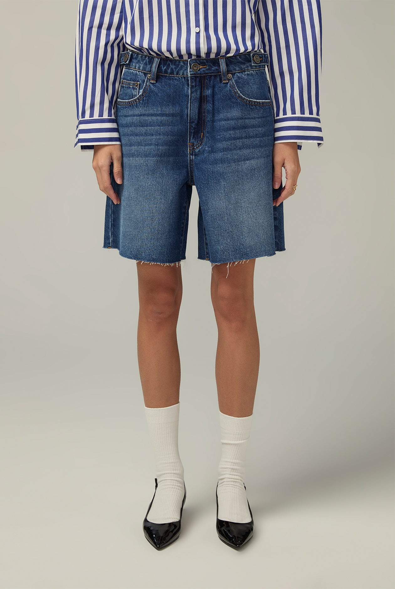 LIGHT BLUE WASH DENIM SHORTS Blue / 30