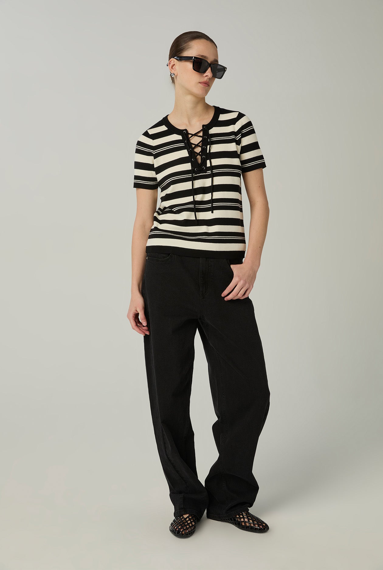 LACE-UP STRIPE CROPPED TEE