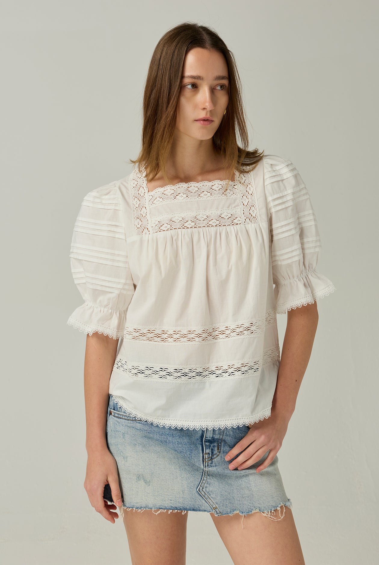 LACE TRIM BLOUSE