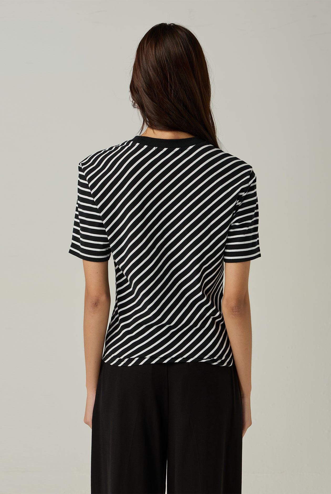 DIAGONAL STRIPE TEE