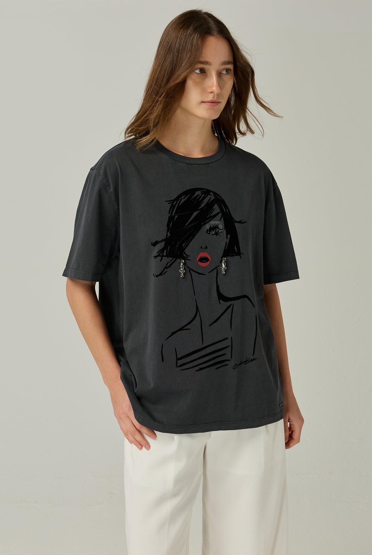 GIRL PORTRAIT GRAPHIC TEE