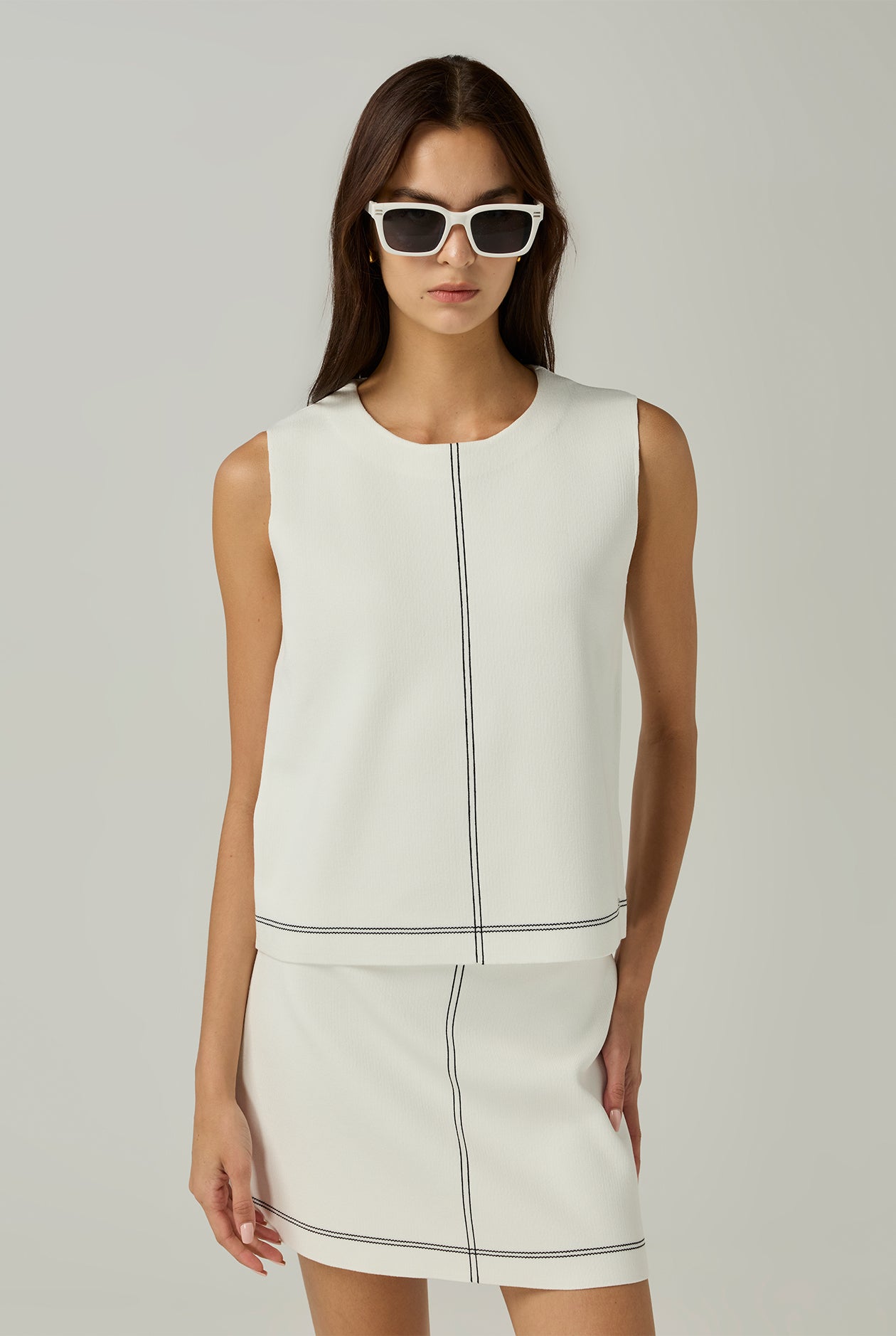 FLAT KNIT SLEEVELESS TOP WITH CONTRAST STITCHING