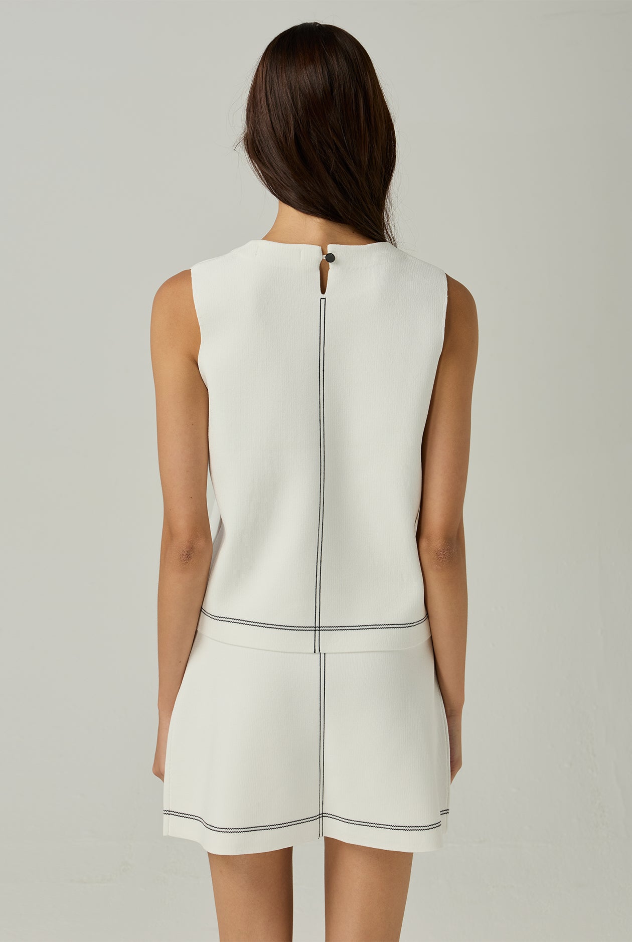 FLAT KNIT SLEEVELESS TOP WITH CONTRAST STITCHING