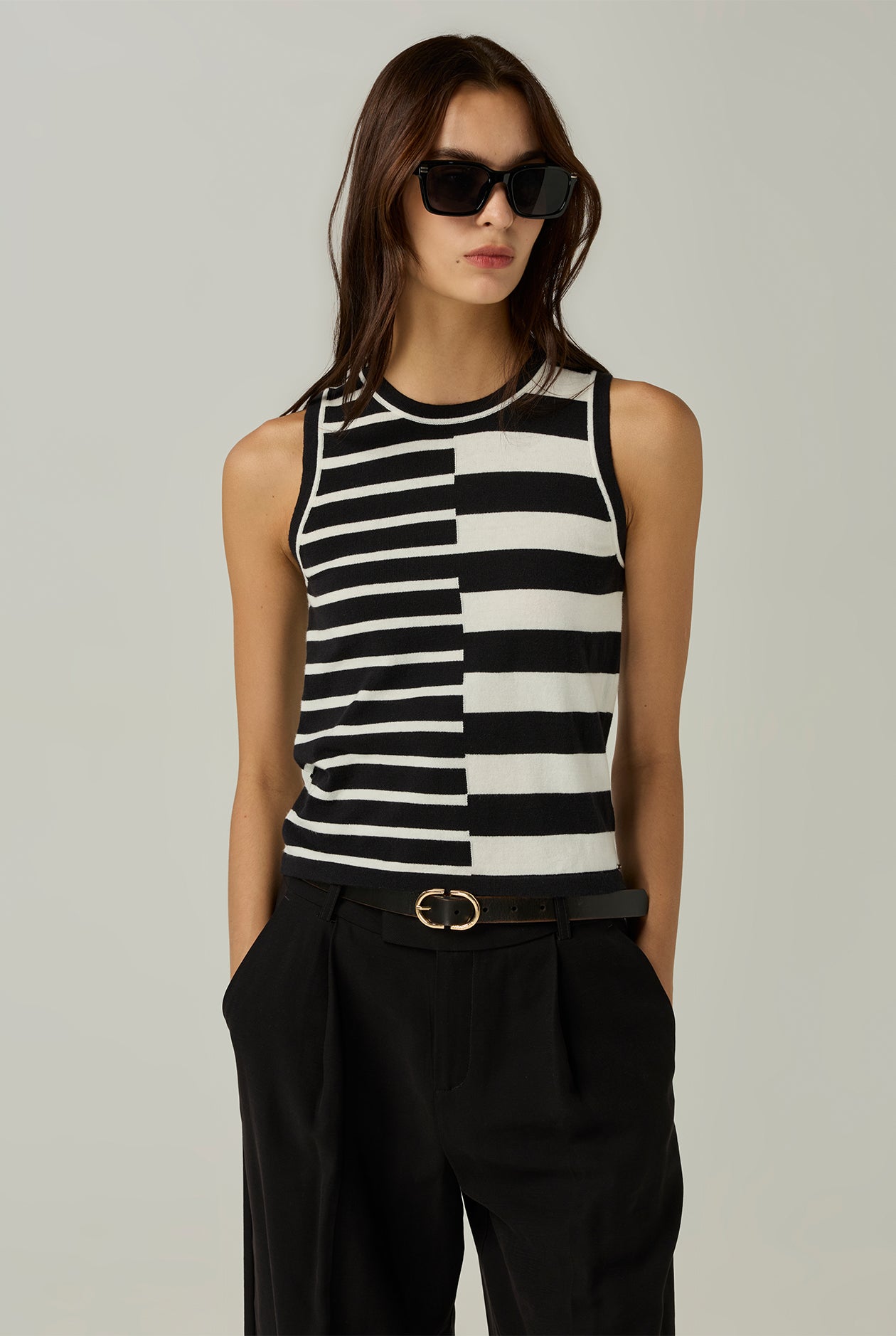 SLEEVELESS CONTRAST STRIPE KNIT TOP
