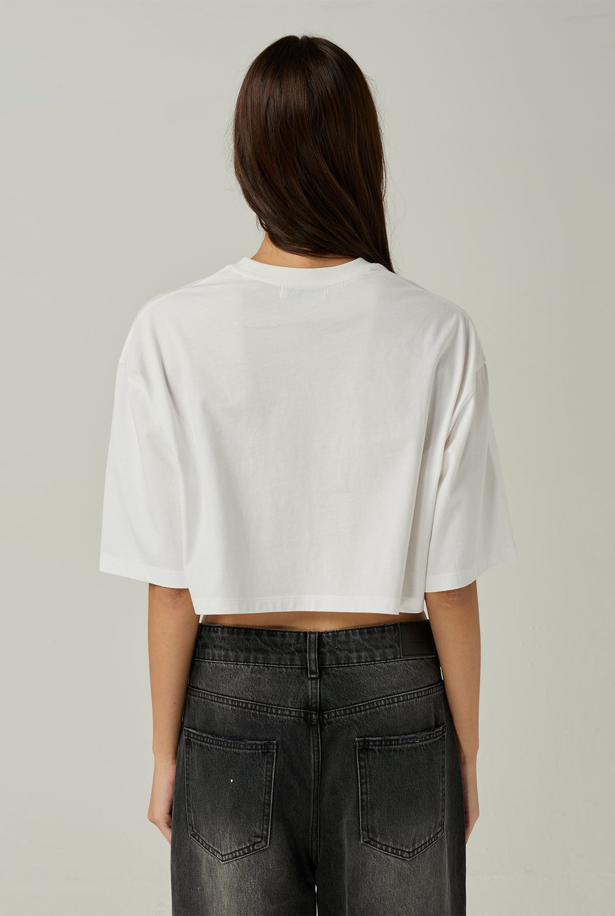 MODERN CROPPED ROUND NECK TEE