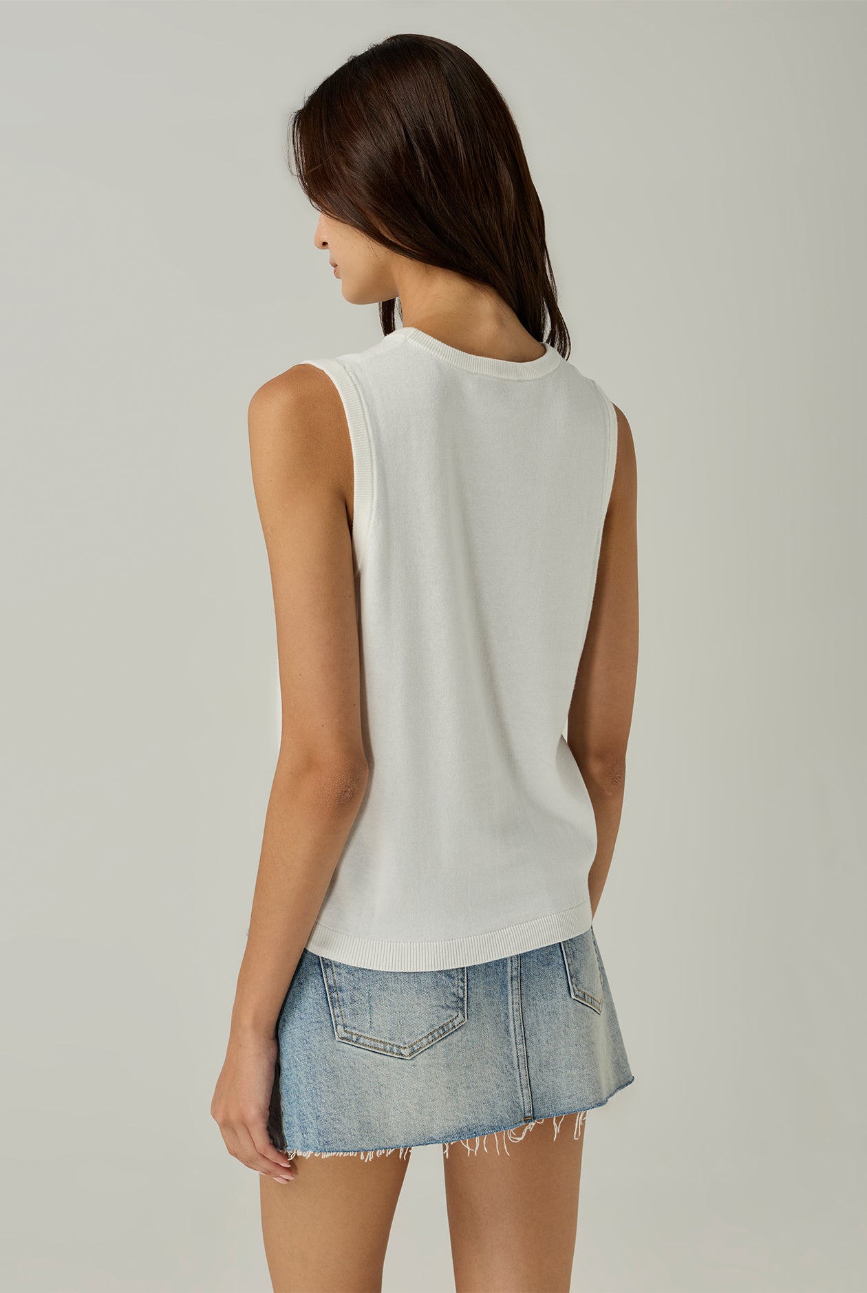 MINIMAL FLAT KNIT SLEEVELESS TOP