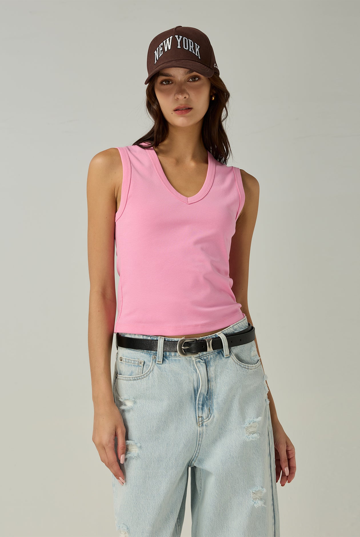 SLEEVELESS V-NECK TOP