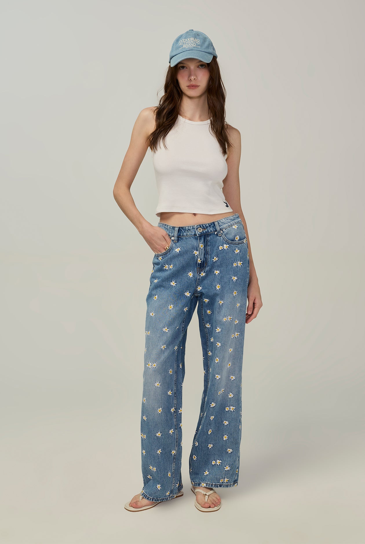 DAISY EMBROIDERED BAGGY JEANS